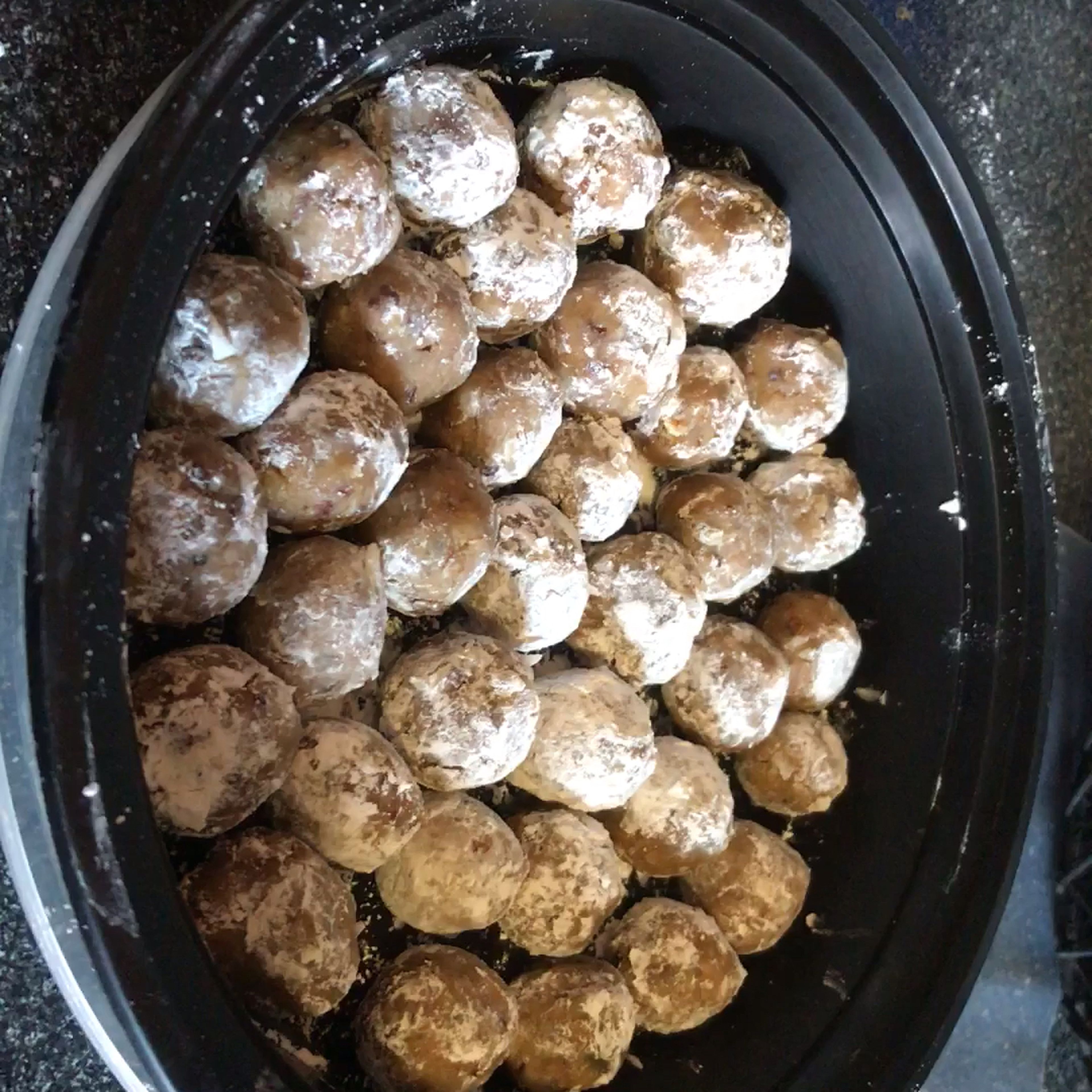 Let rum balls cool in refrigerator for 1hr before serving