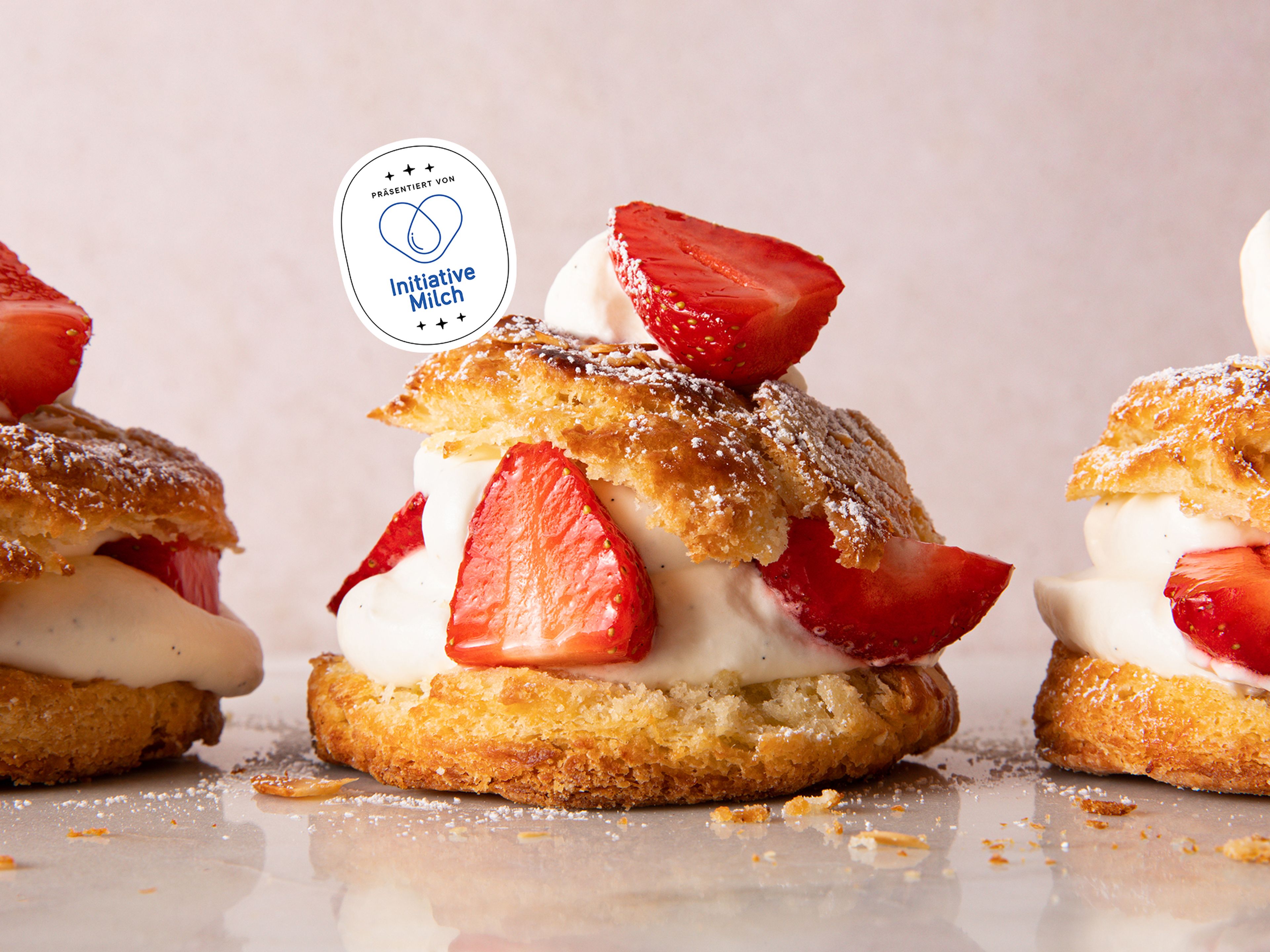 Erdbeer-Shortcakes mit Sahne