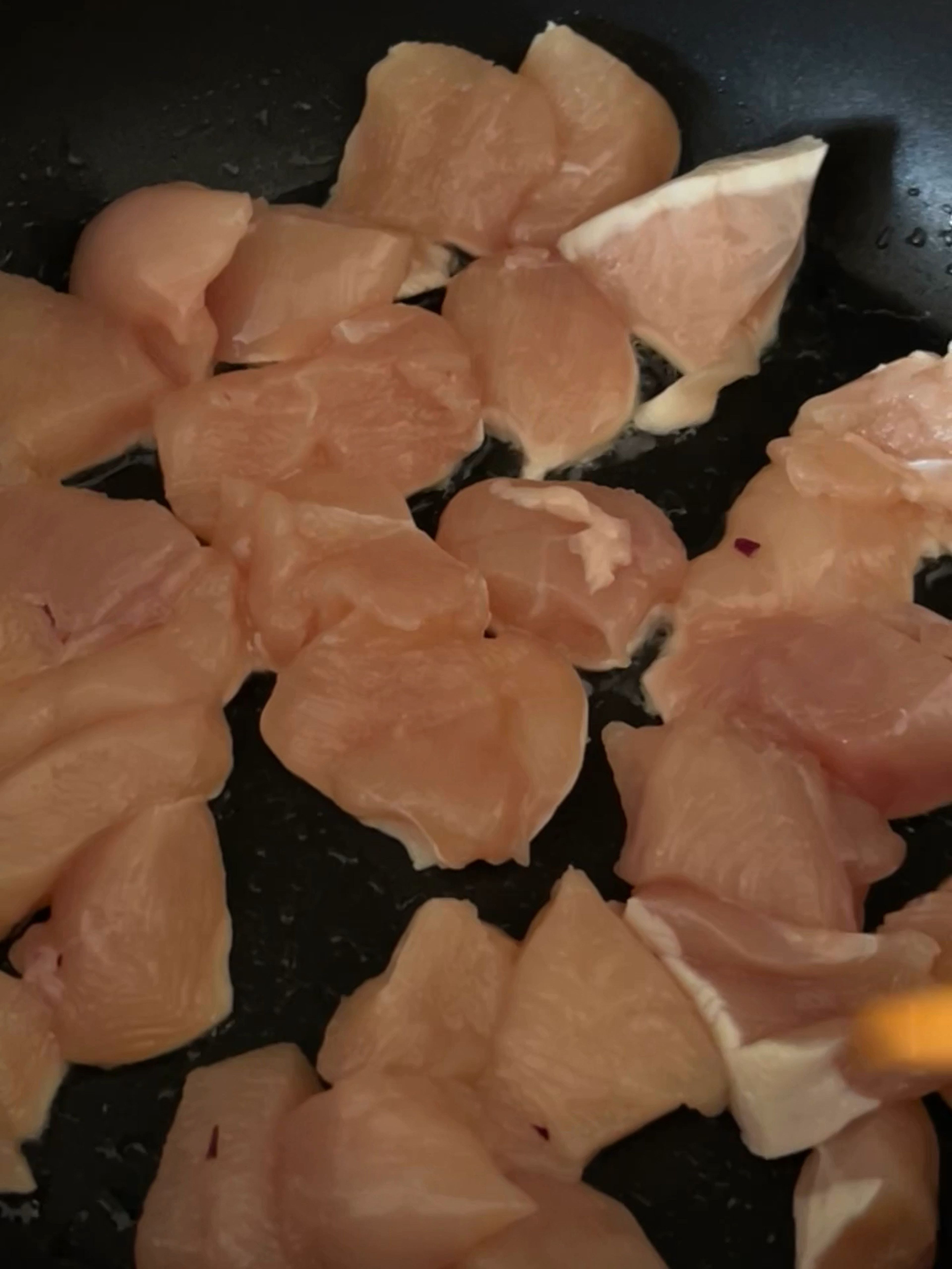 Pour a little vegetable oil into a saucepan, heat it up and cook your chicken until it’s golden brown. Then set them aside in a dish.