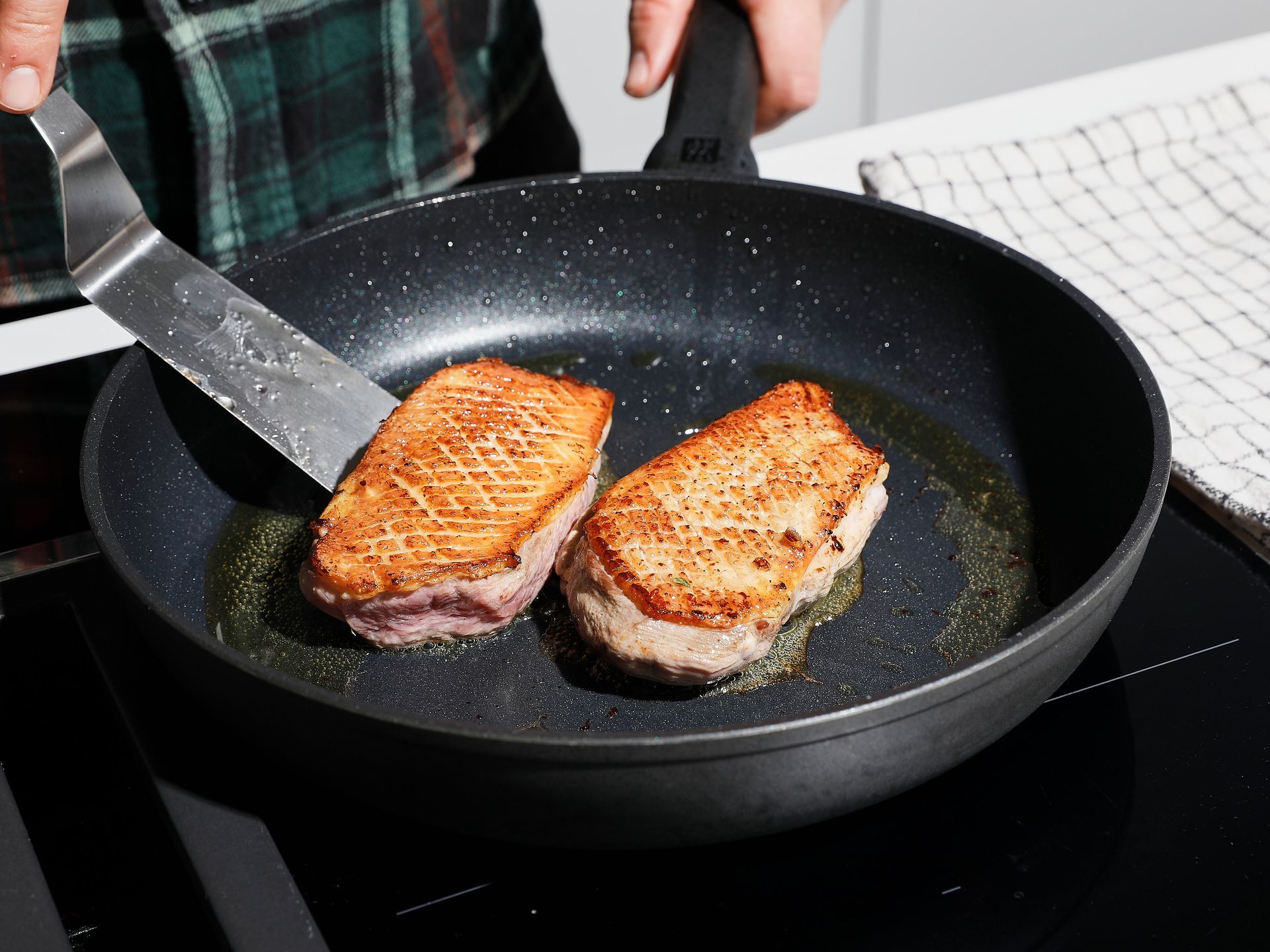 Foolproof crispy duck breast with red wine sauce | Recipe | Kitchen Stories