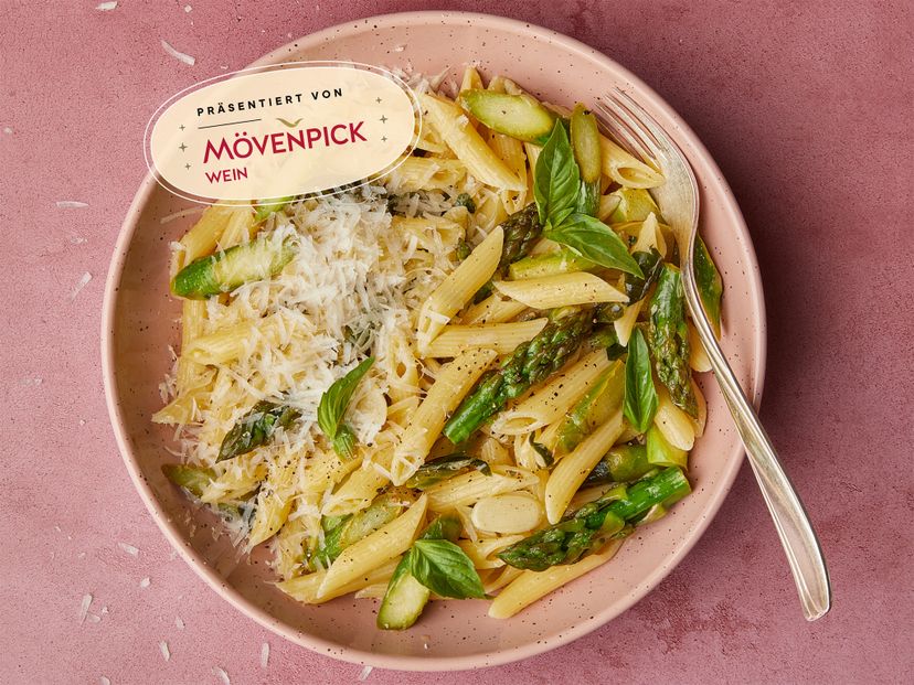 Easy lemony green asparagus pasta
