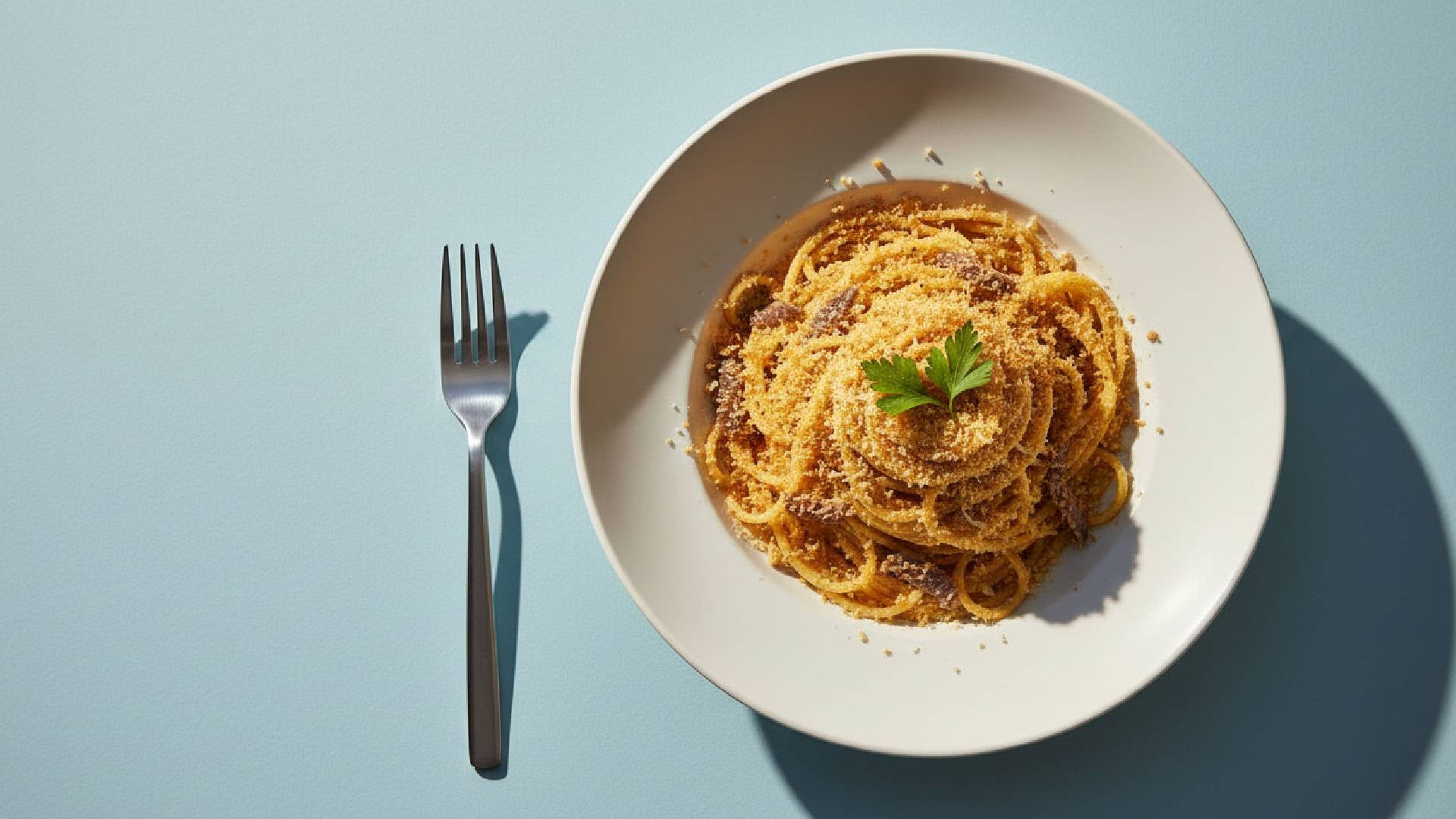 Süditalienische Pasta mollicata mit gerösteten Semmelbröseln