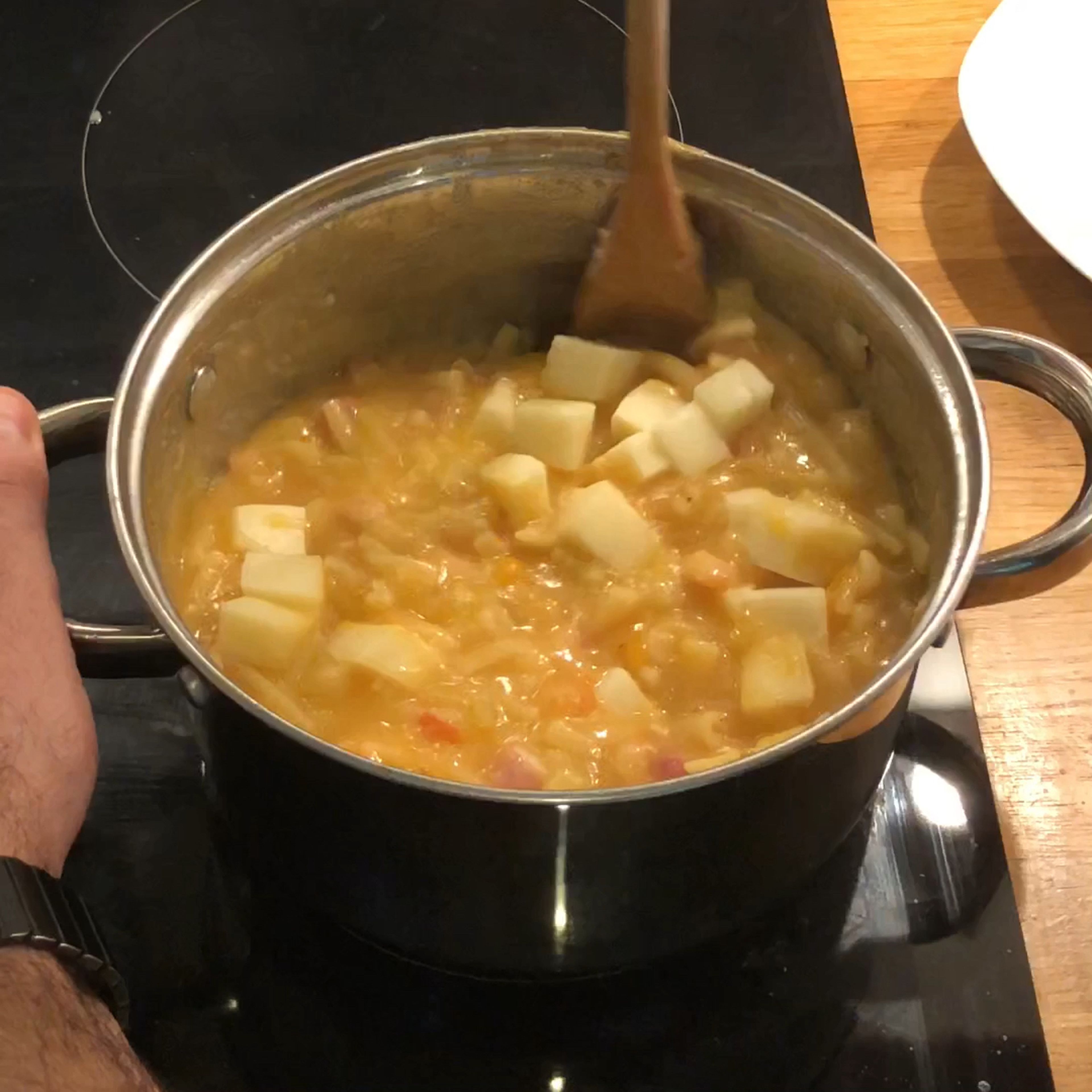 When the pasta is ready, remove from the heat and add Parmesan cheese and the provola. Stir everything until melting