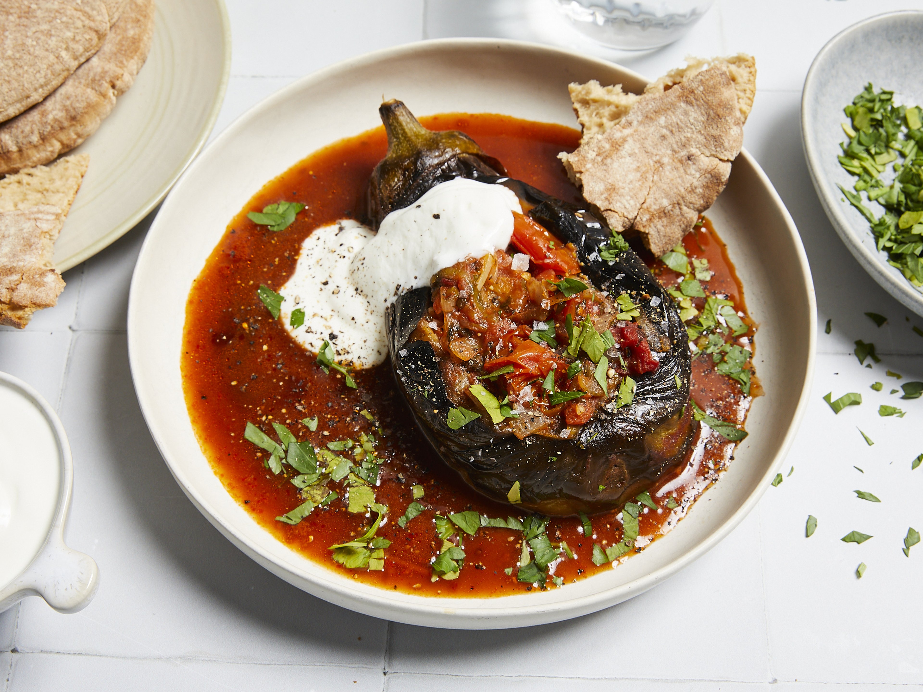 Würzig gefüllte Aubergine vegetarisch nach türkischer Art