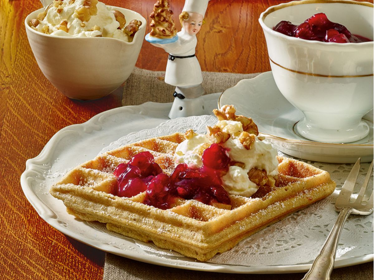 Lebkuchenwaffeln mit Cranberry-Kompott und Walnusssahne | Rezept ...