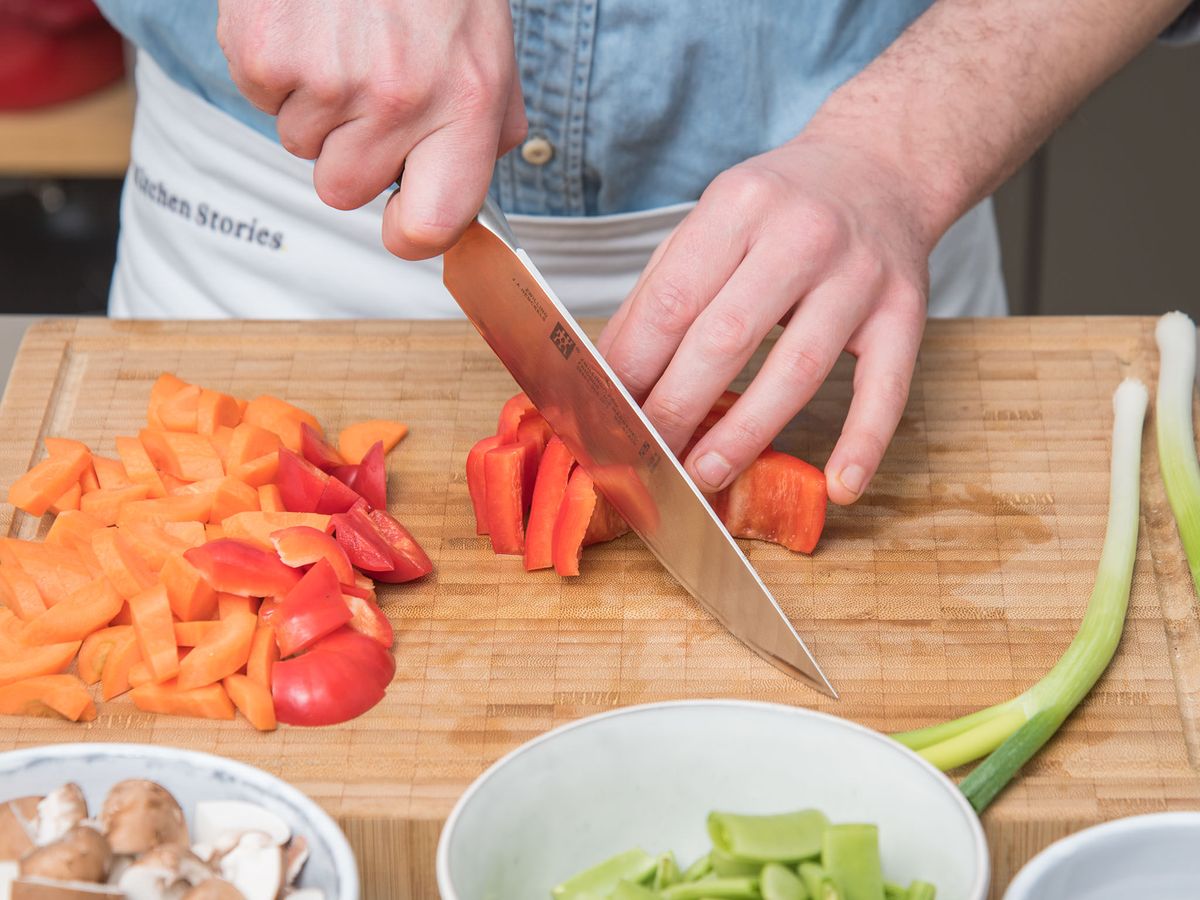 Vegetable stir-fry with ginger-lime sauce | Recipe | Kitchen Stories