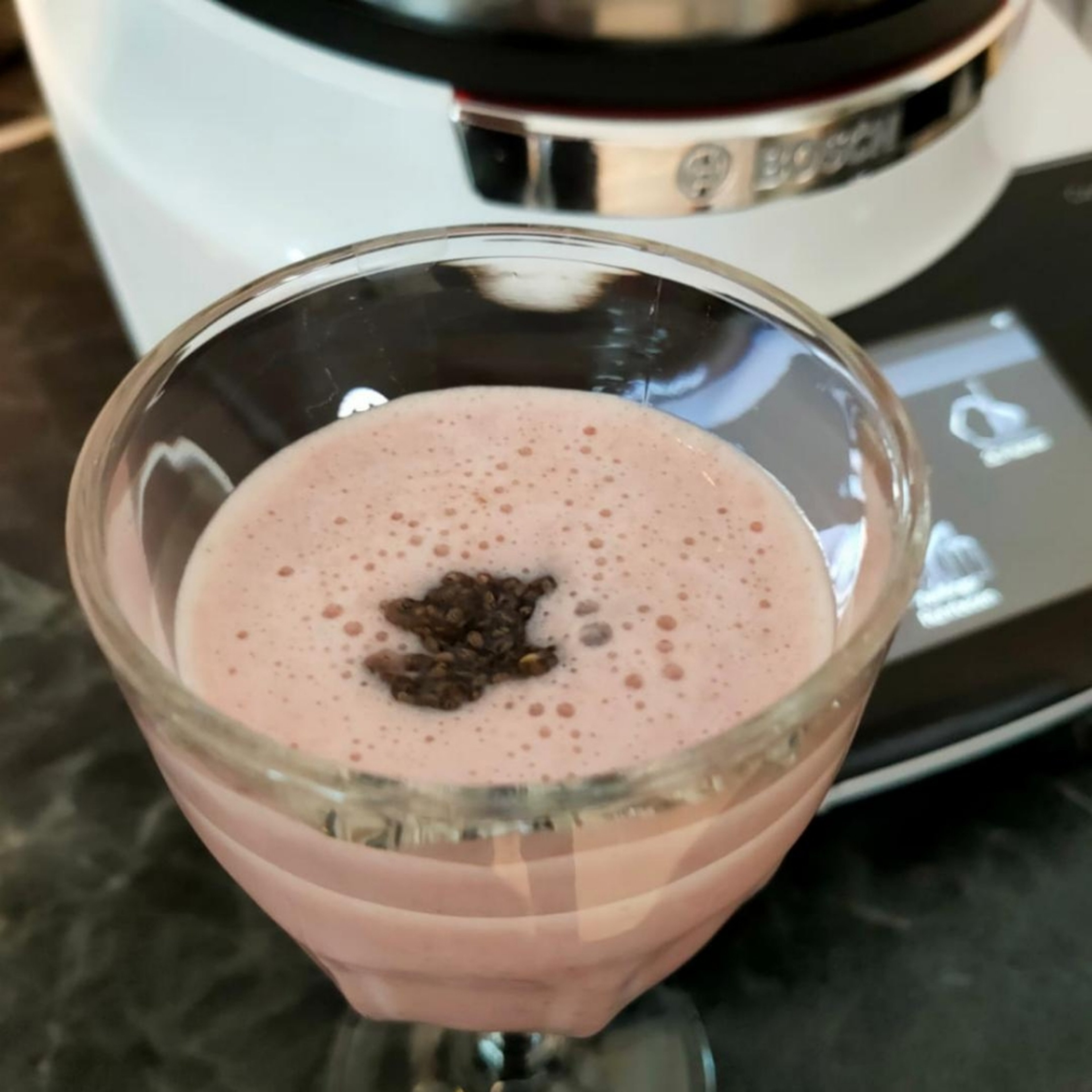 Strawberry-Dates-Shake mit dem Cookit