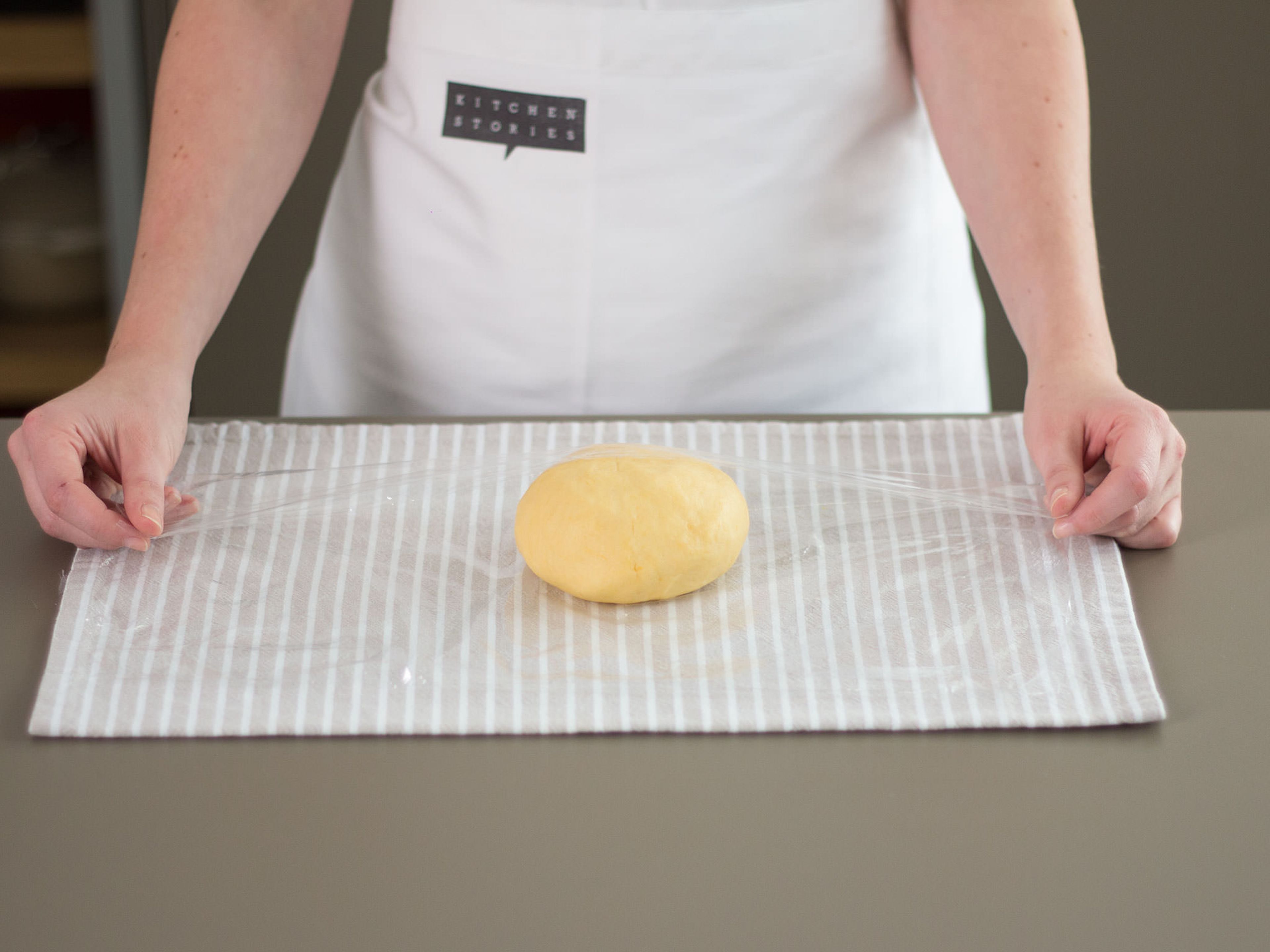 Place dough in plastic wrap, transfer to refrigerator, and let rest for approx. 30 min.