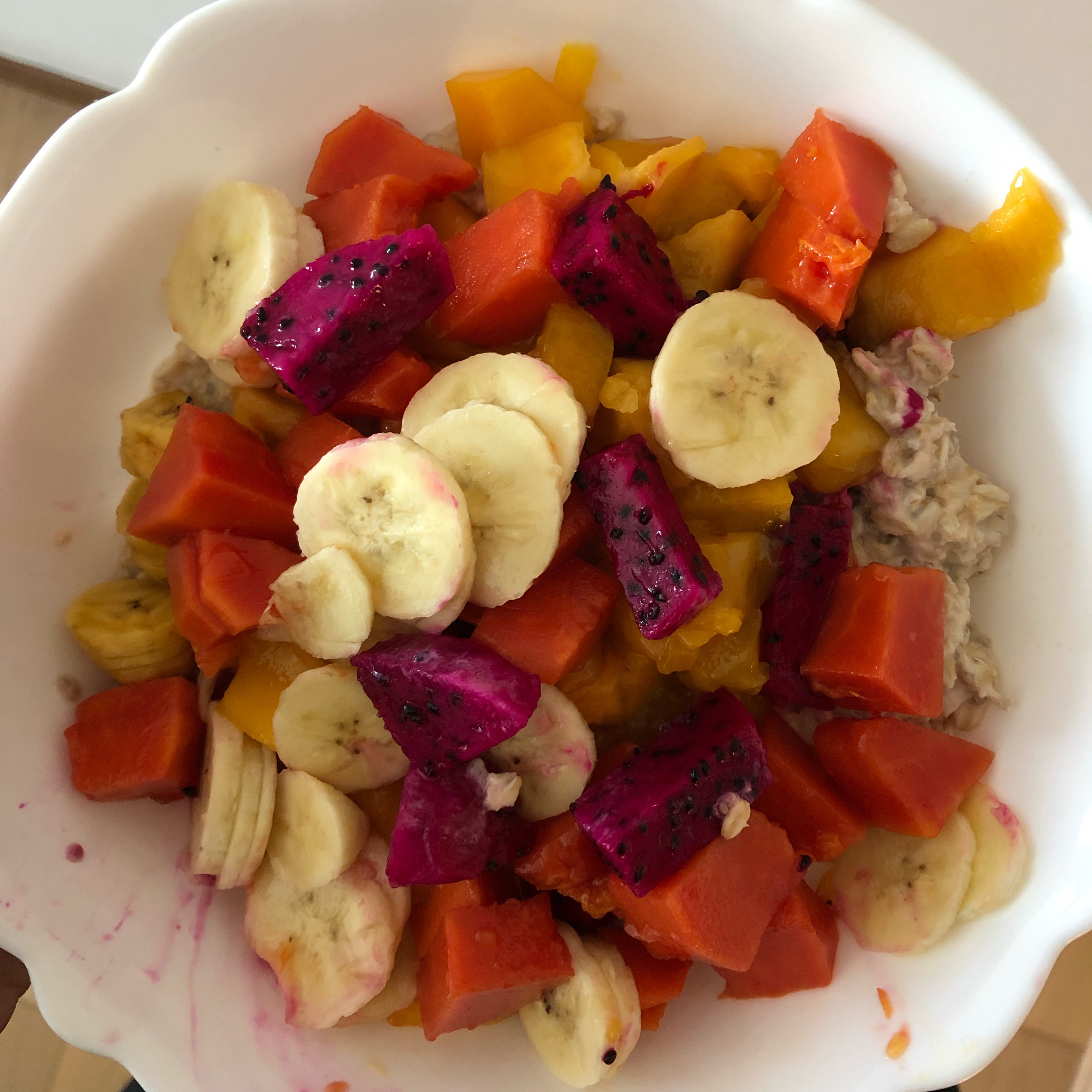 Vegan porridge with fruit