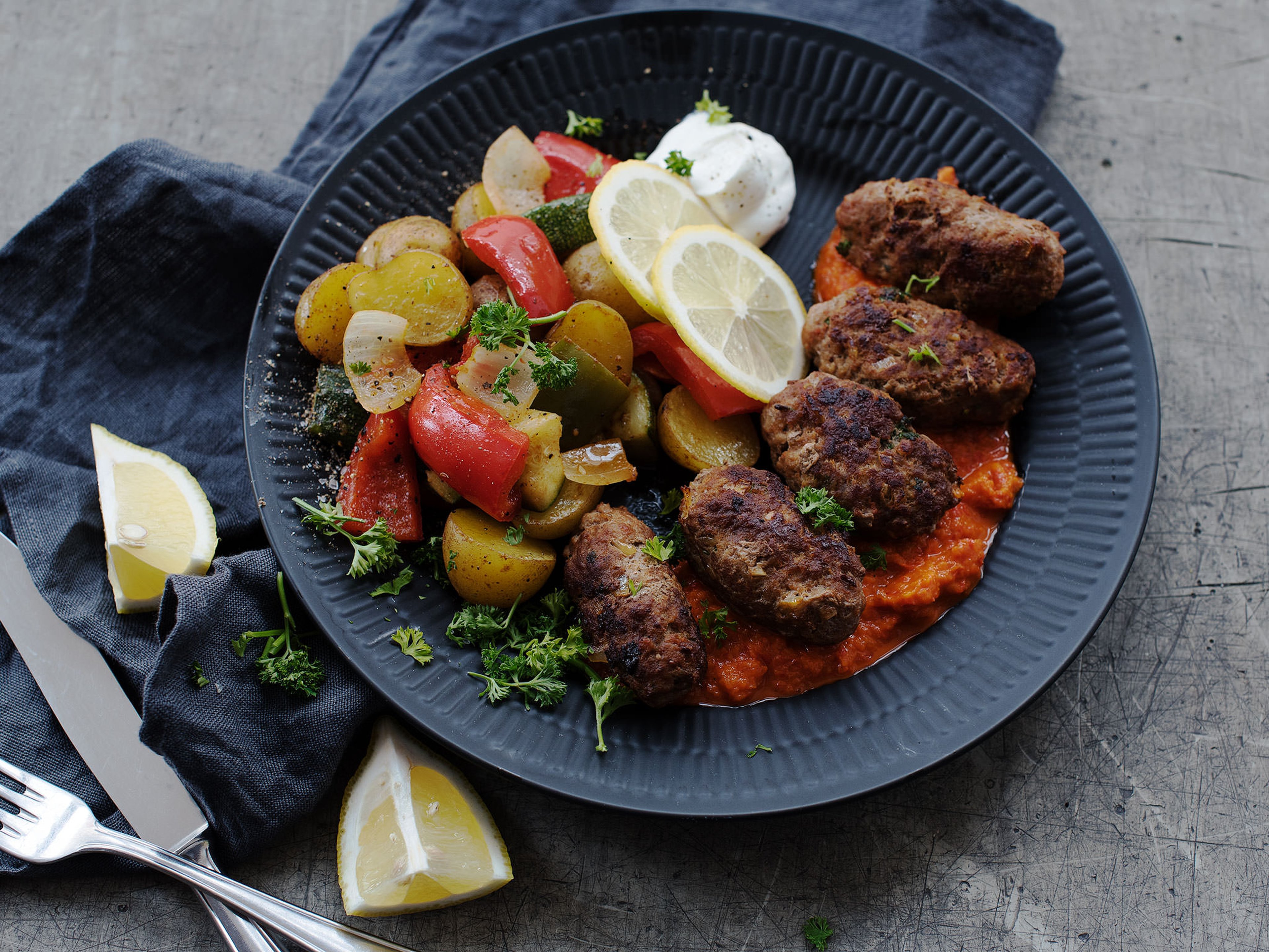 Balkan ćevapi with roasted vegetables