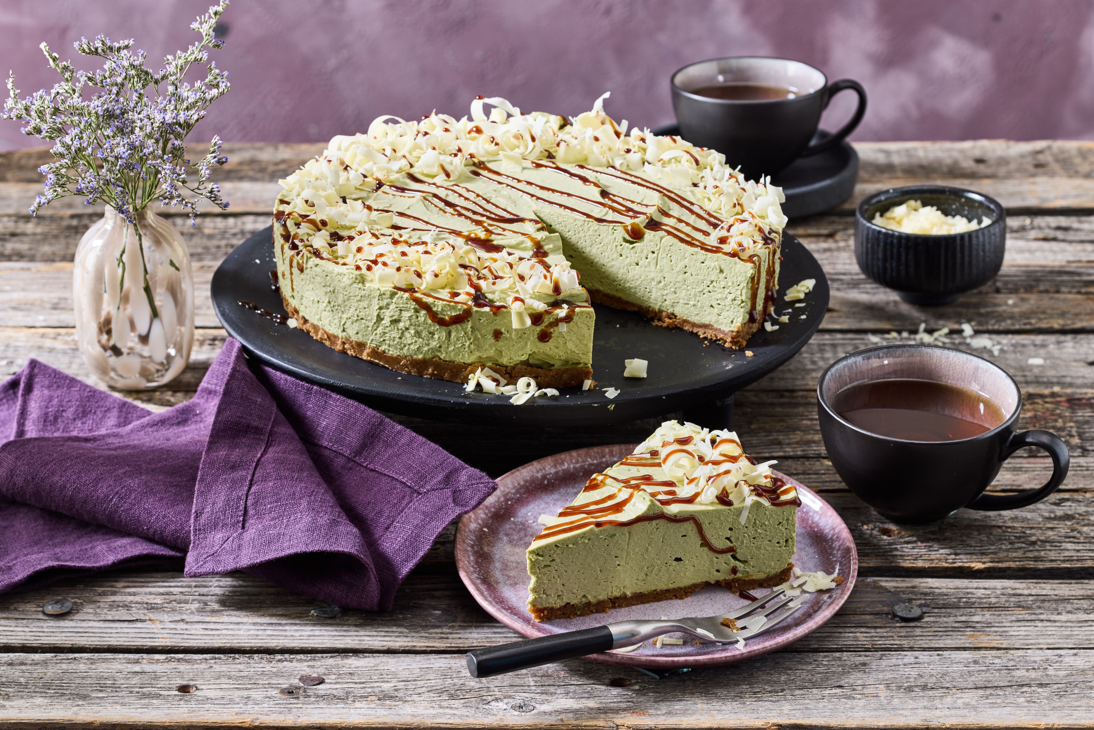 No-Bake-Matcha-Cheesecake mit Spekulatiusboden