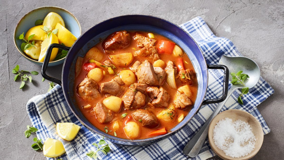 One Pot Putengulasch mit Kartoffeln und Paprika | Rezept | Kitchen Stories