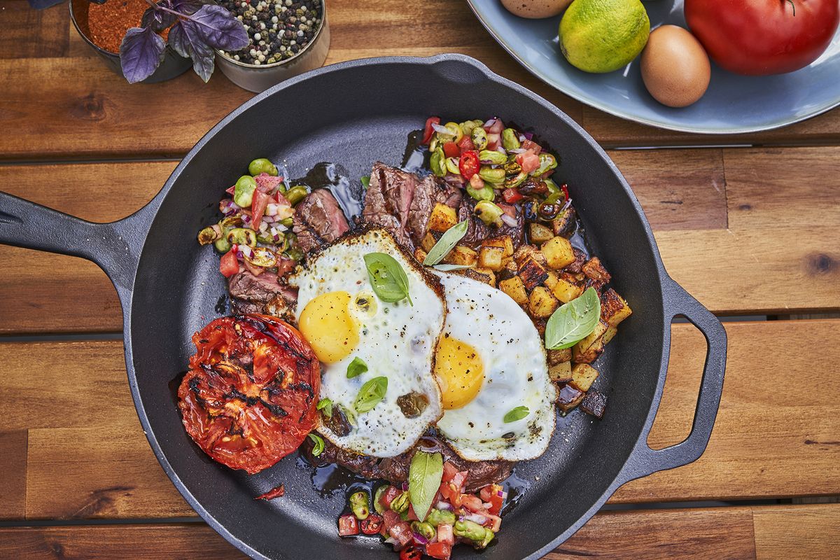 Steak with fried eggs from the griddle | Recipe | Kitchen Stories