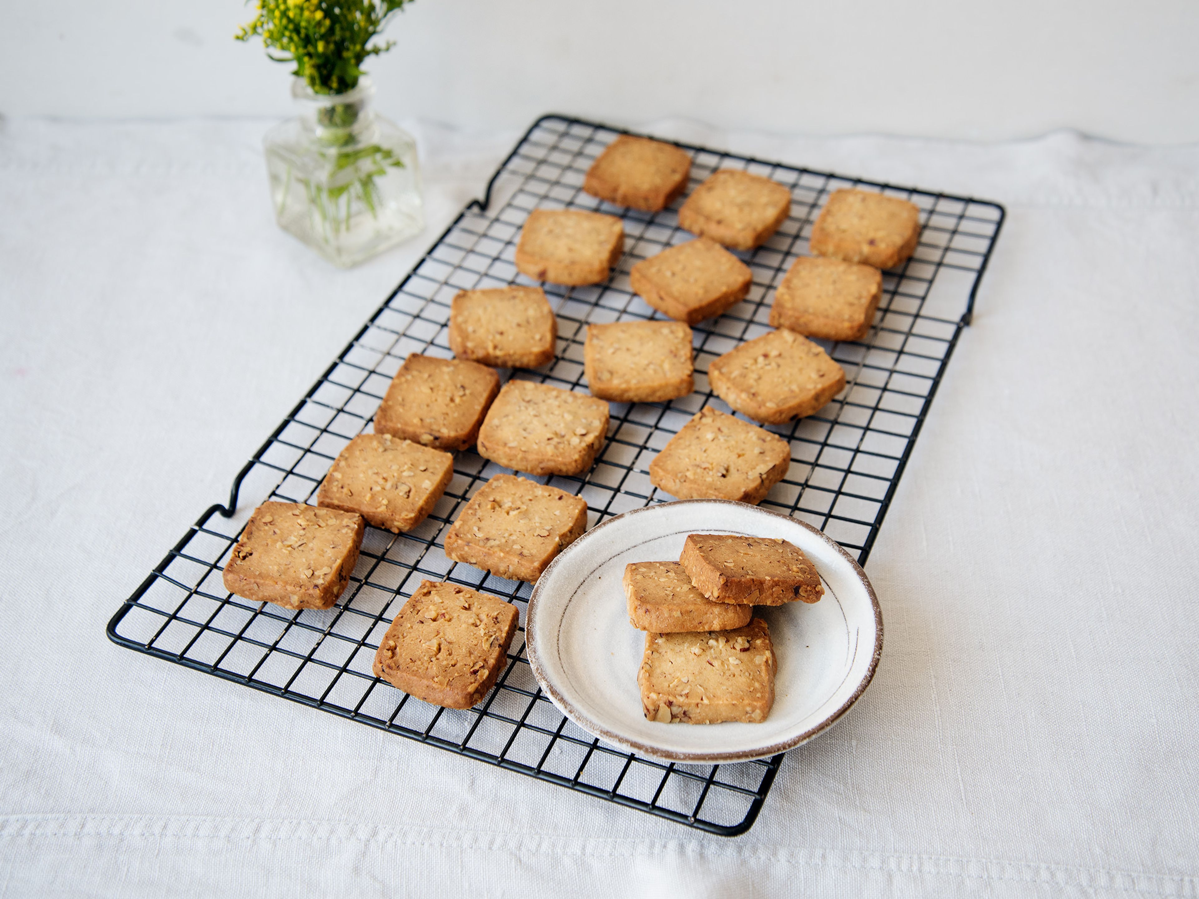 Maple-pecan shortbread