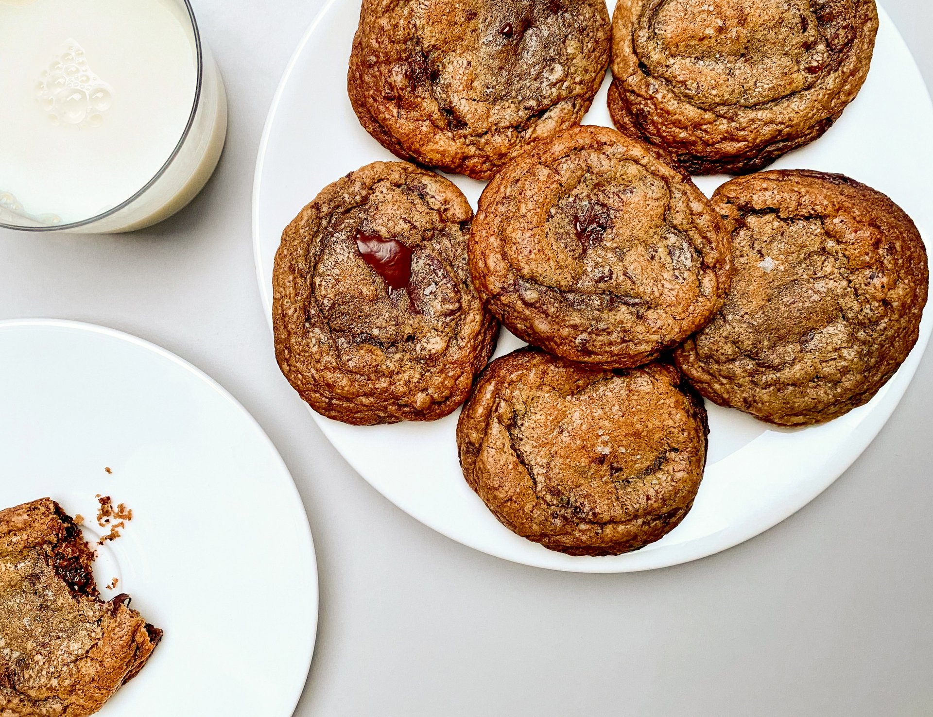 Außen knusprig, innen weiche Chocolate Chip Cookies | Rezept | Kitchen ...