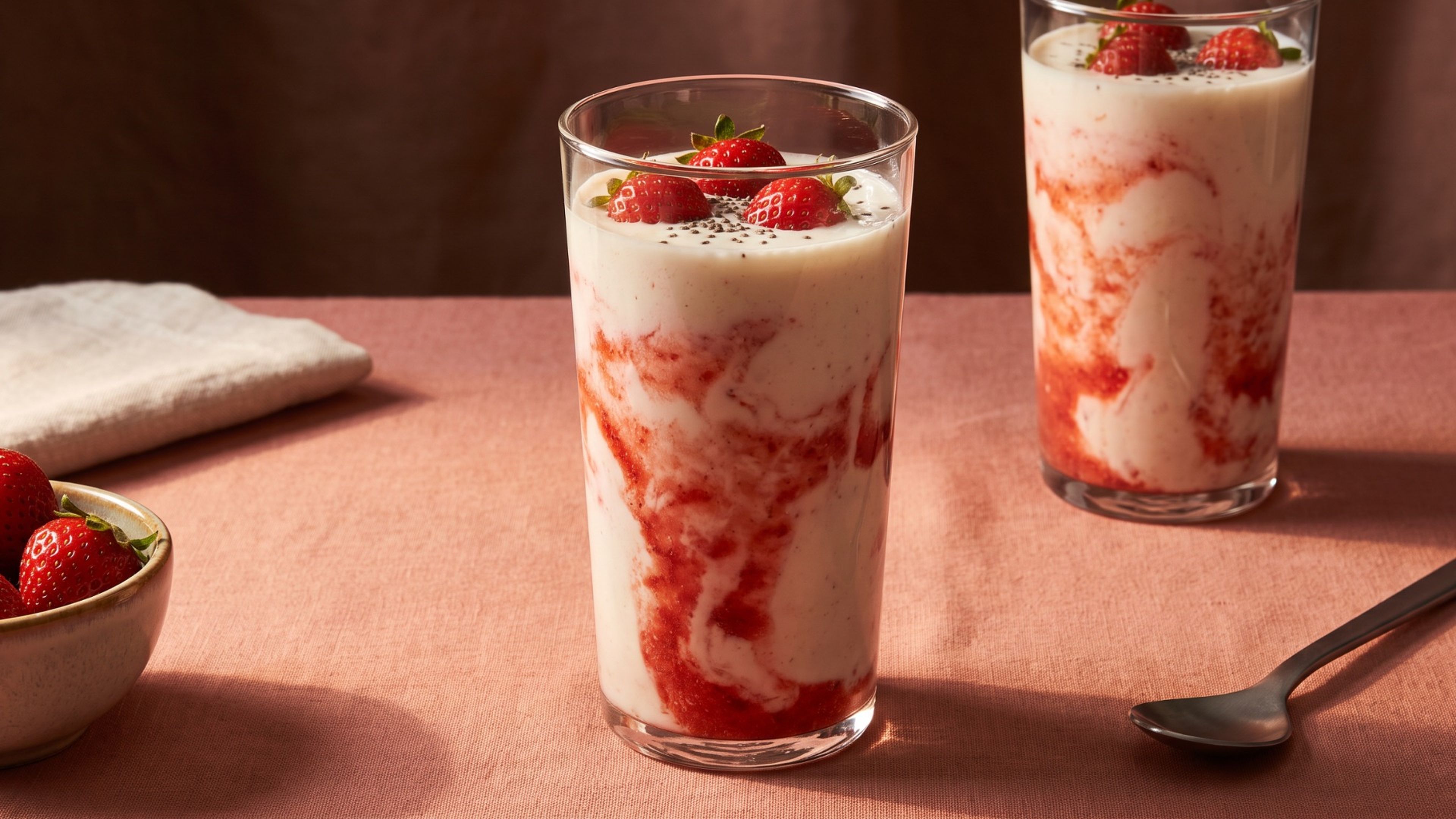 Schneller Erdbeer-Kefir für einen erfrischenden Start in den Tag