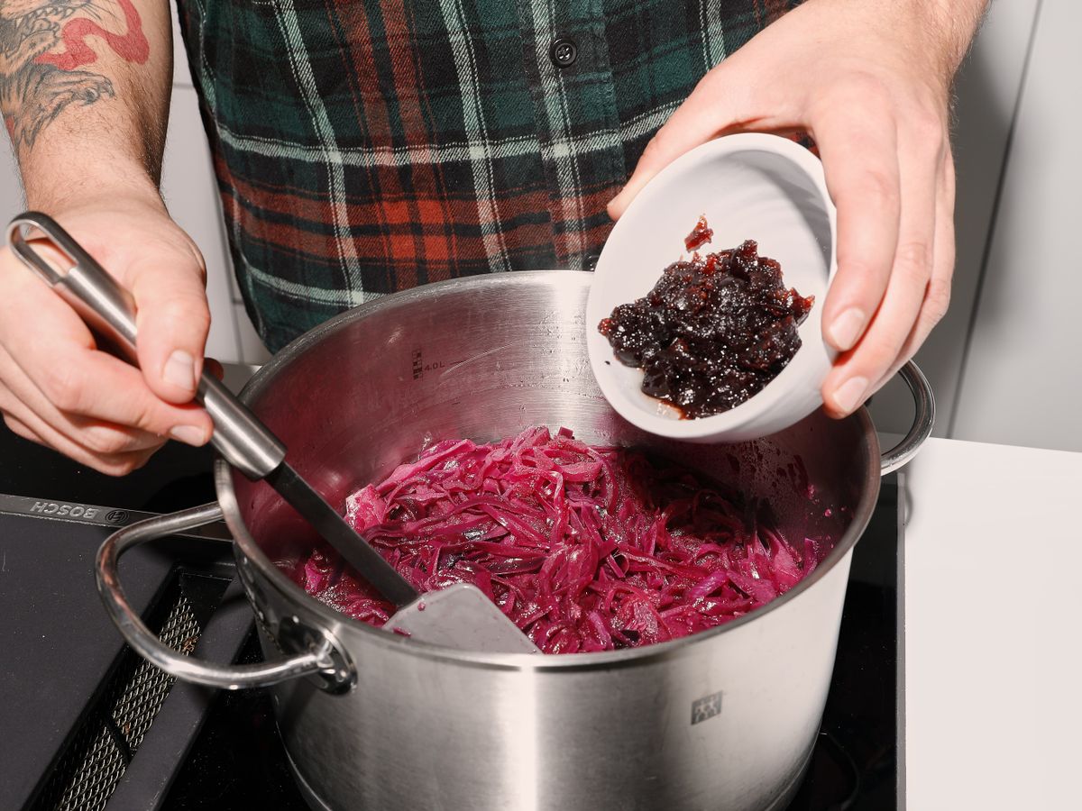 Klassischer Rotkohl mit Äpfeln | Rezept | Kitchen Stories