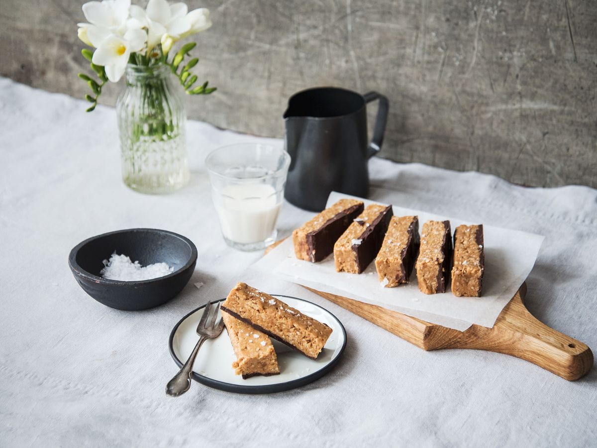 No-bake chocolate peanut butter oat bars | Recipe | Kitchen Stories