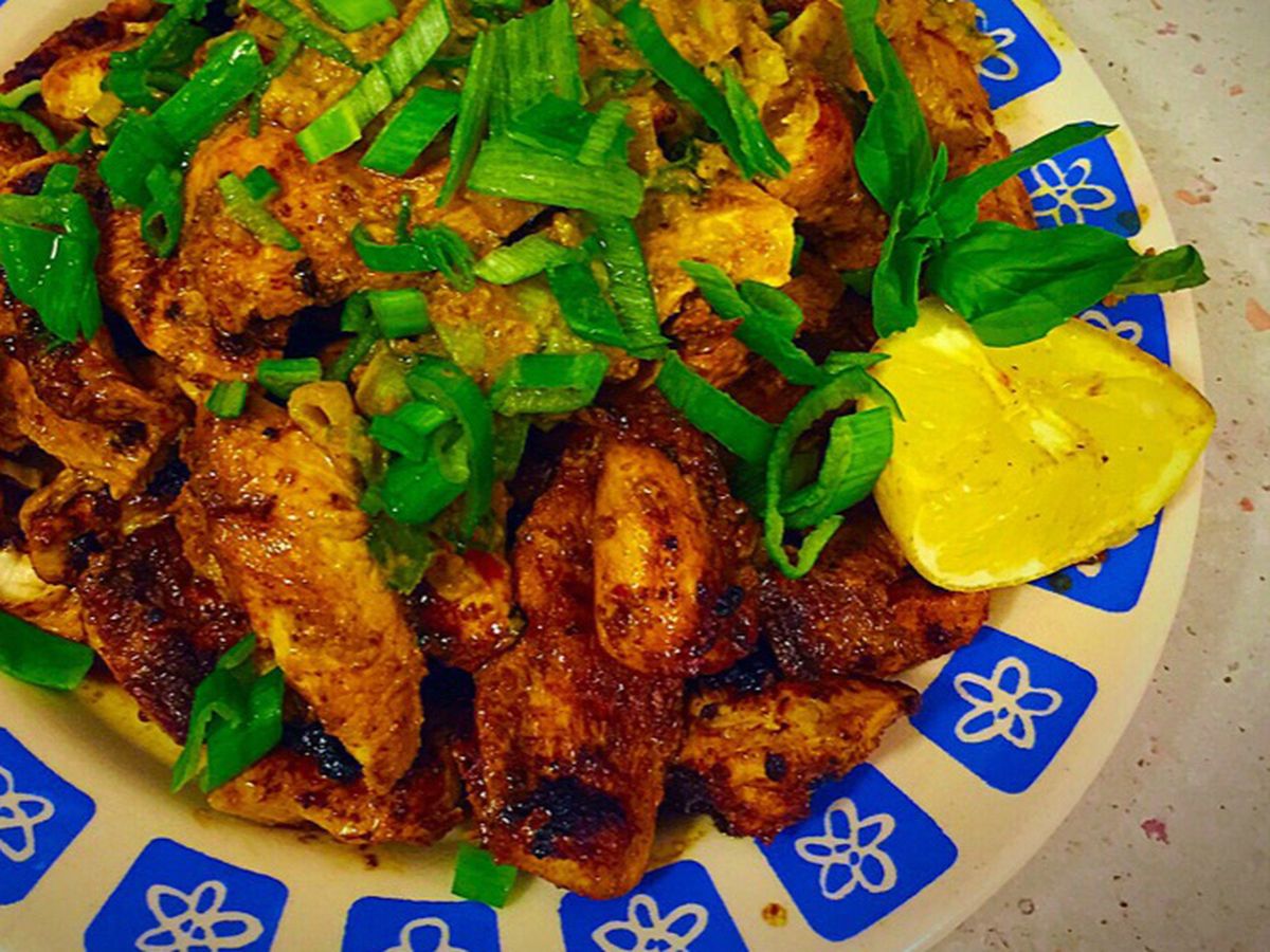 Spiced grilled chicken with basil-cherry tomato salad | Recipe | Kitchen Stories
