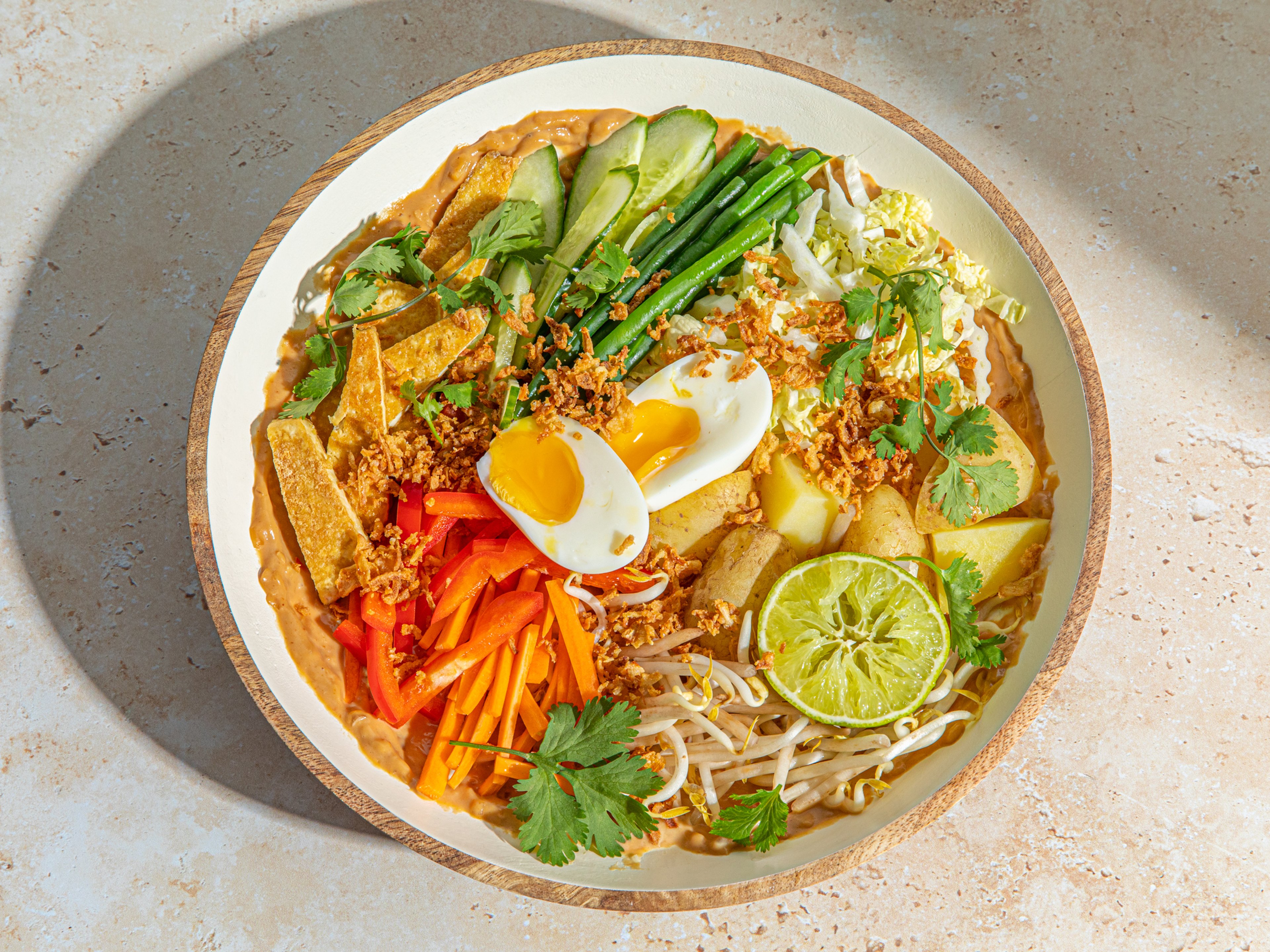 Gado-Gado (indonesischer lauwarmer Salat)