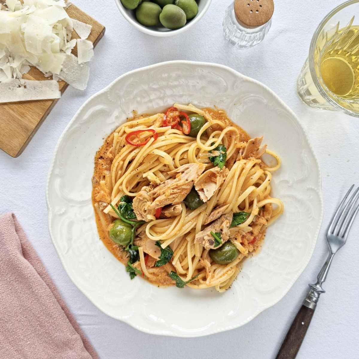 Linguine with tuna sauce | Recipe | Kitchen Stories