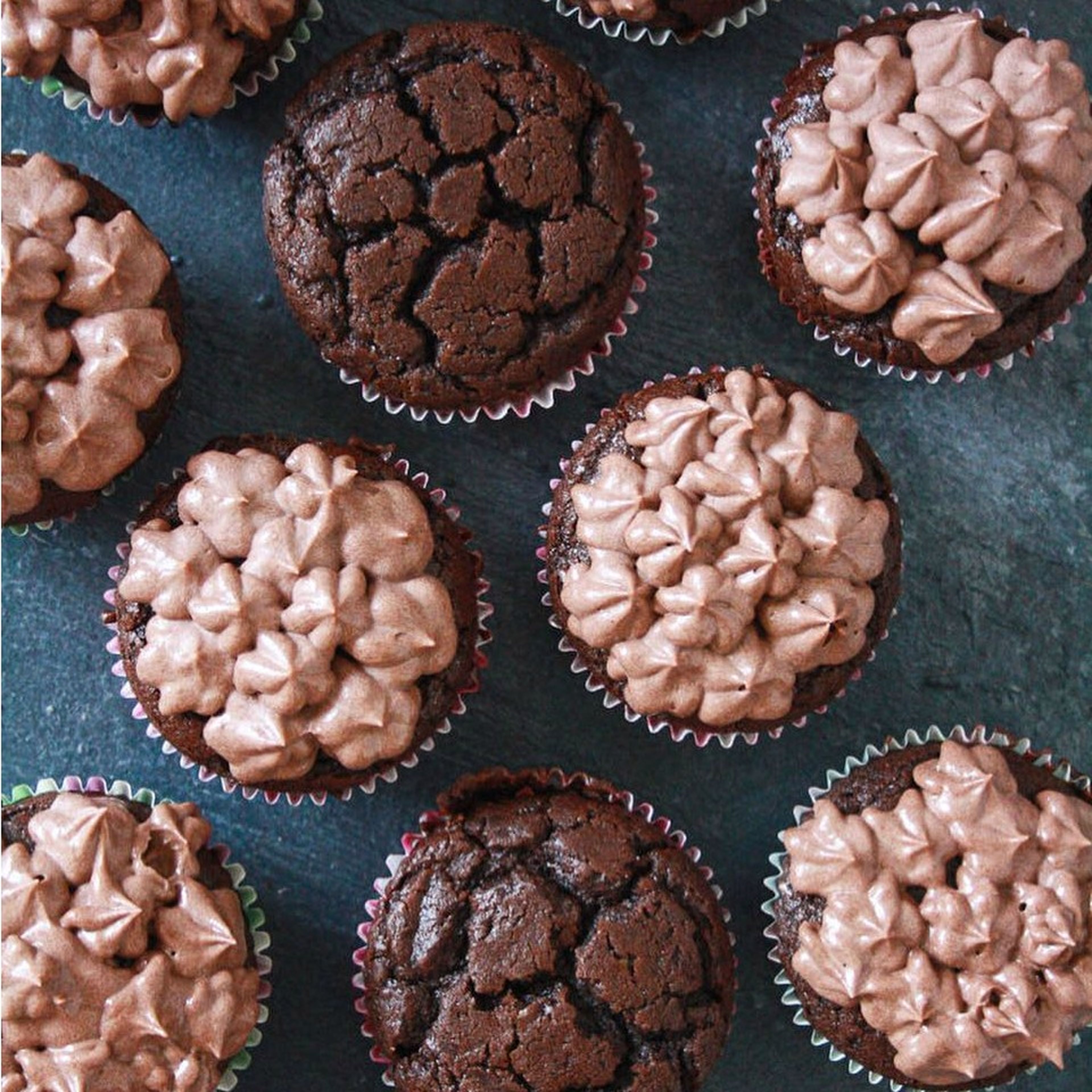 Chocolate cupcakes with mascarpone frosting