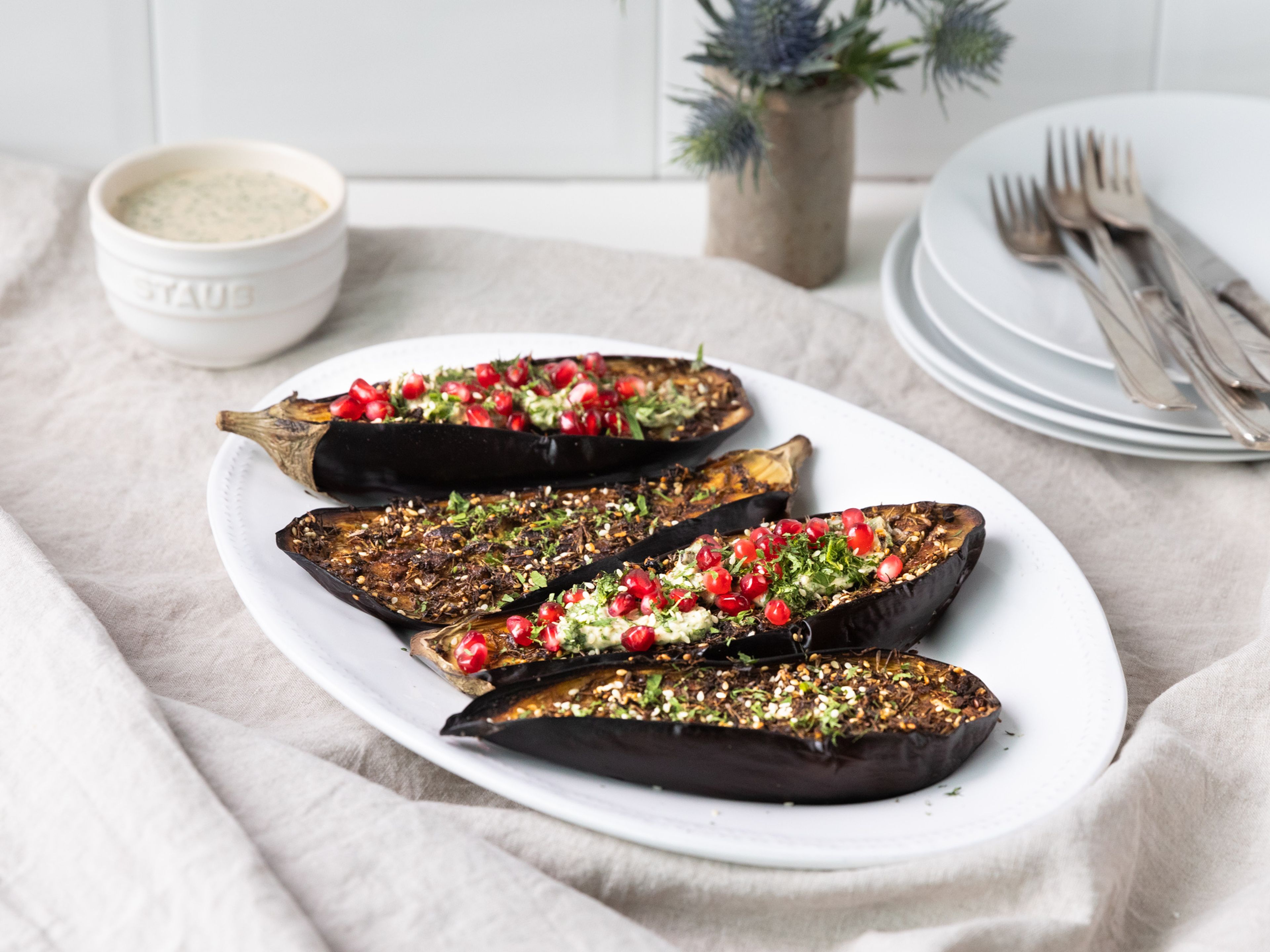 Geröstete Auberginen mit Sesam-Dip