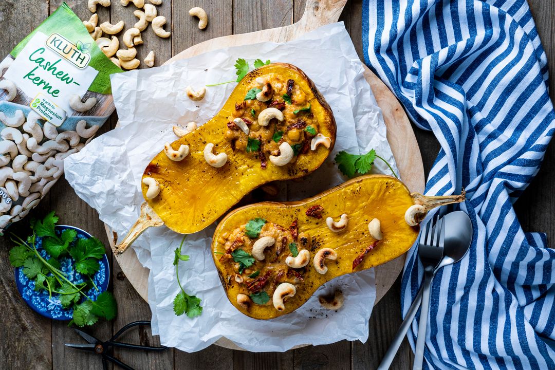 Gefüllter Butternut-Kürbis mit Kichererbsen-Curry