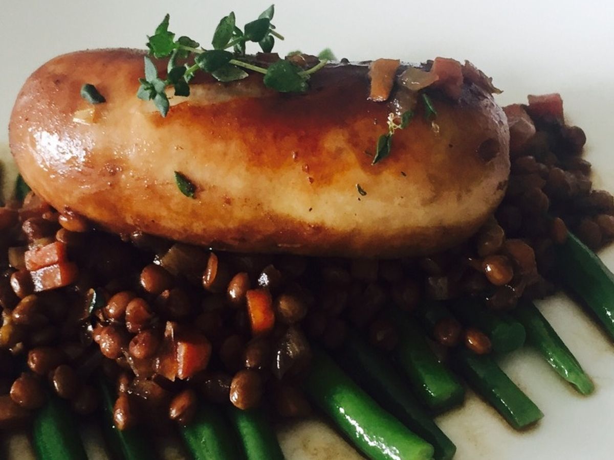 Bangers and lentils with green beans | Recipe | Kitchen Stories