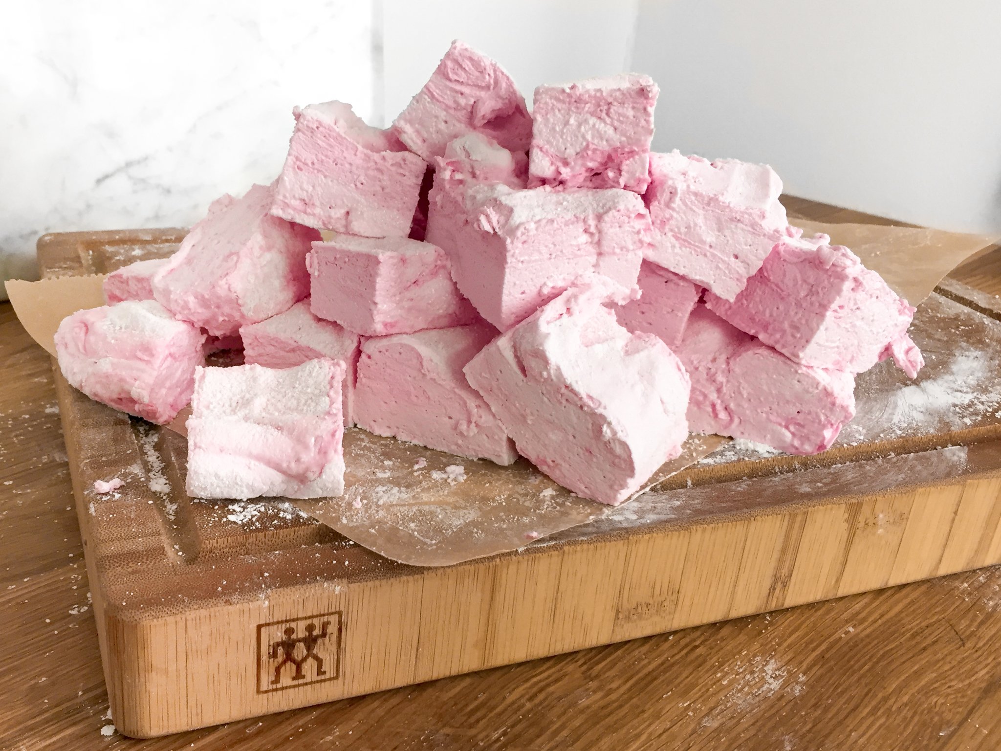 Selbstgemachte Erdbeer-Marshmallows | Rezept | Kitchen Stories