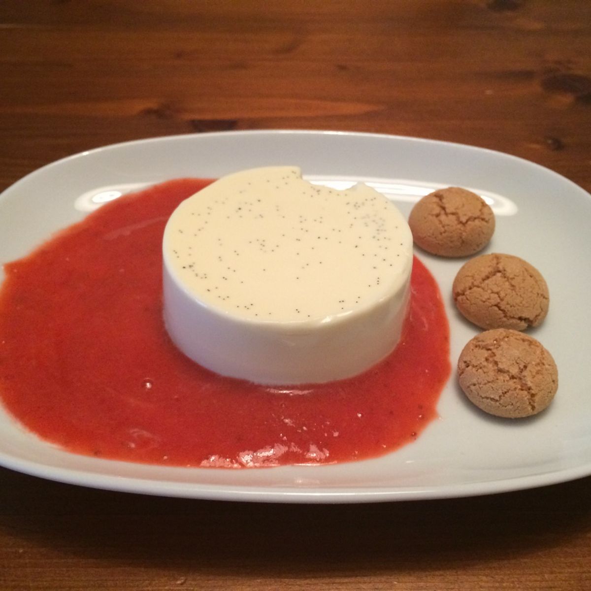 Panna cotta with strawberry sauce | Recipe | Kitchen Stories