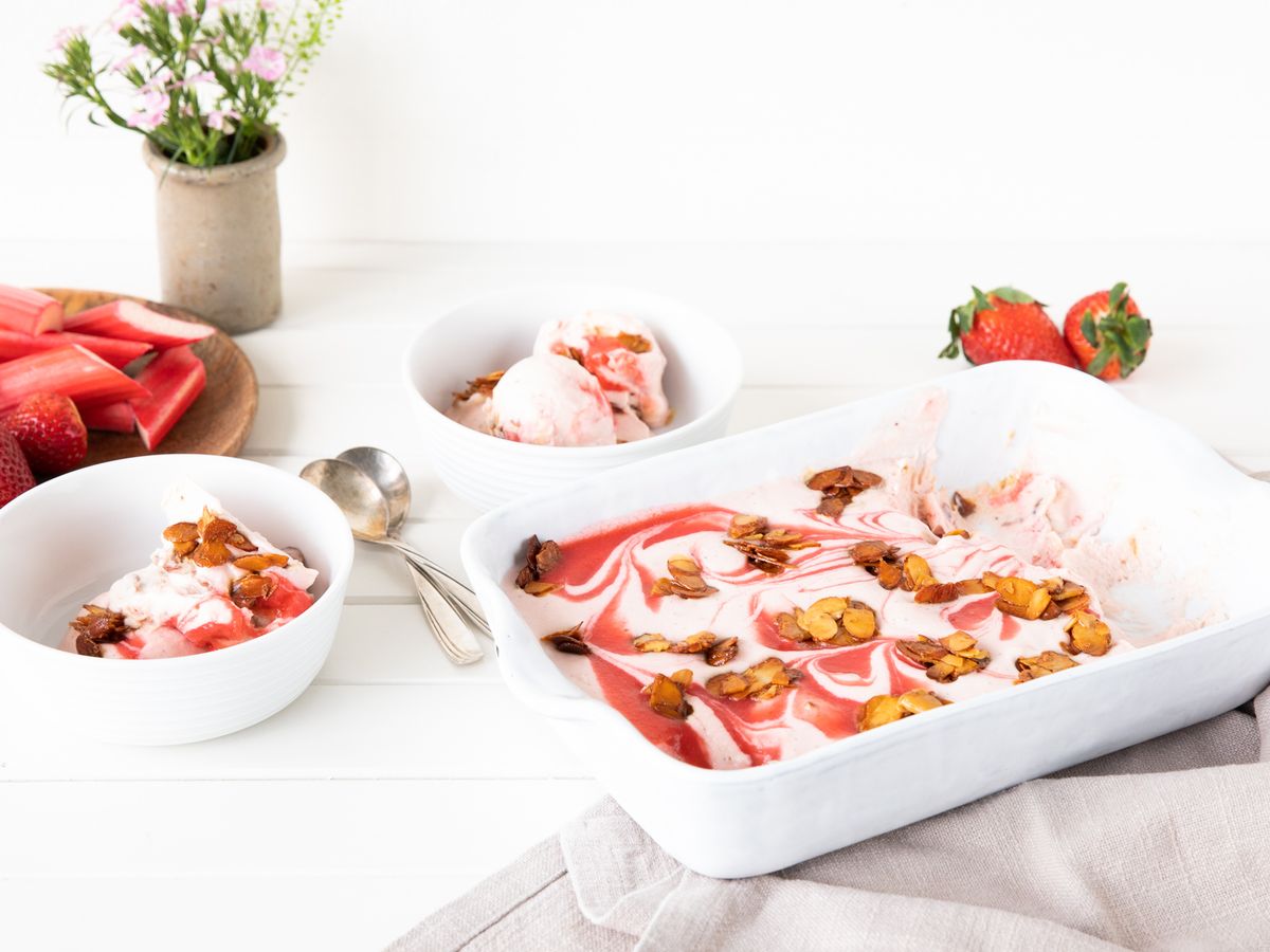 No-churn honey rhubarb ice cream | Recipe | Kitchen Stories