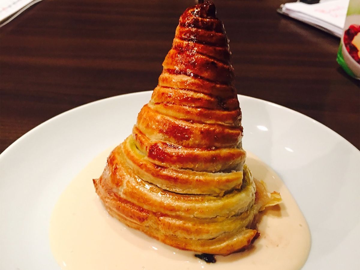 Red wine-poached pears in puff pastry | Recipe | Kitchen Stories