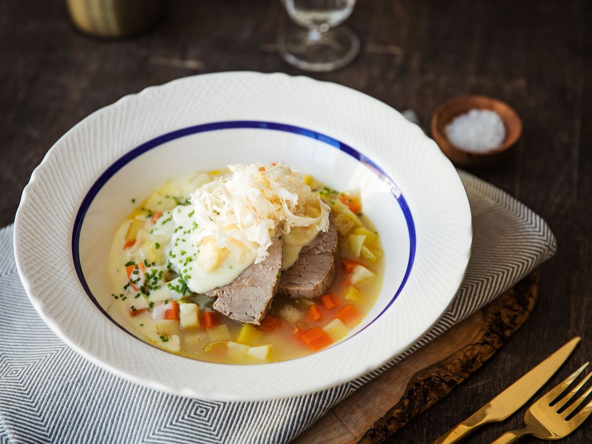 Tafelspitz (Viennese poached veal with horseradish and apple sauce) | Recipe | Kitchen Stories