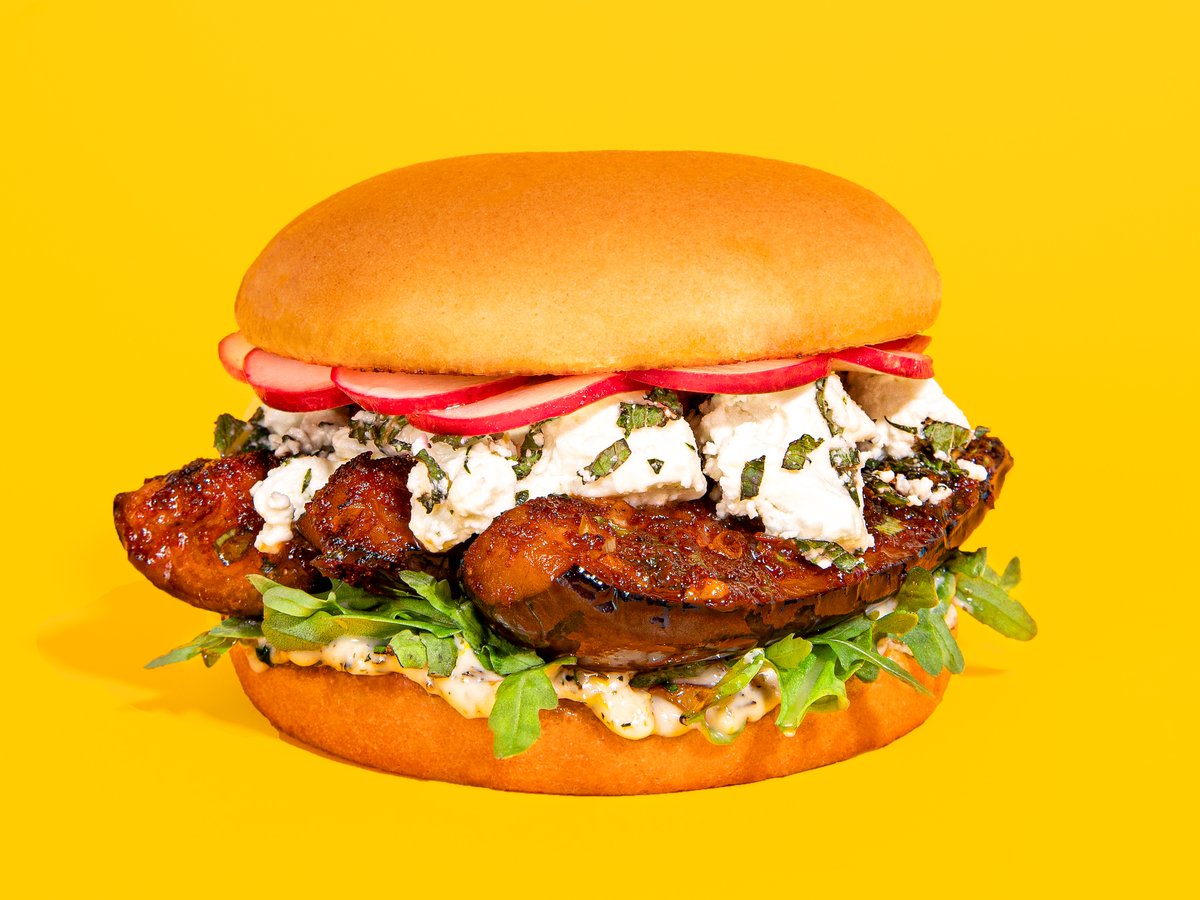 Vegetarischer Auberginen Burger mit Kräuter-Feta | Rezept | Kitchen Stories