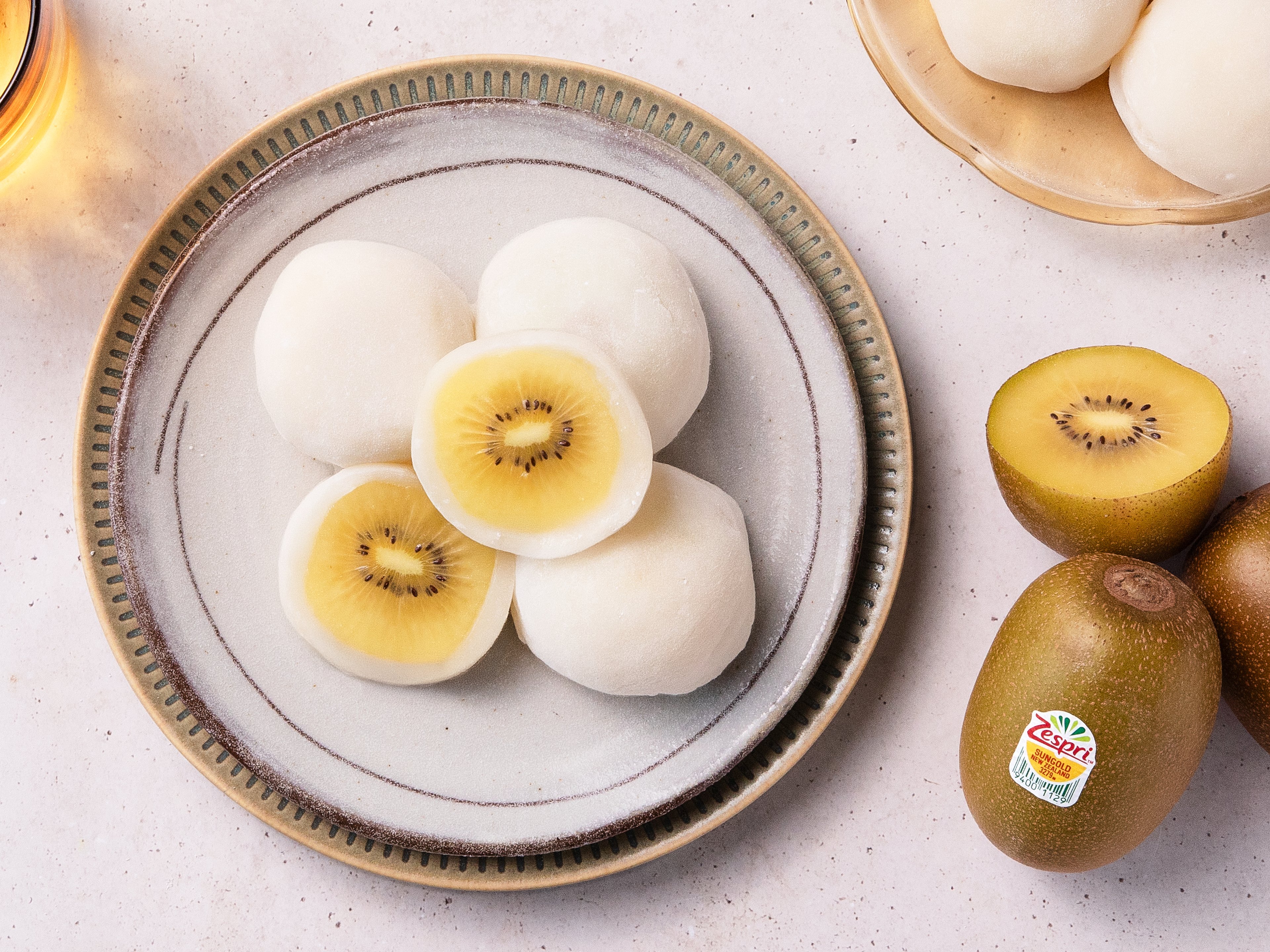 Goldene Kiwi-Mochi