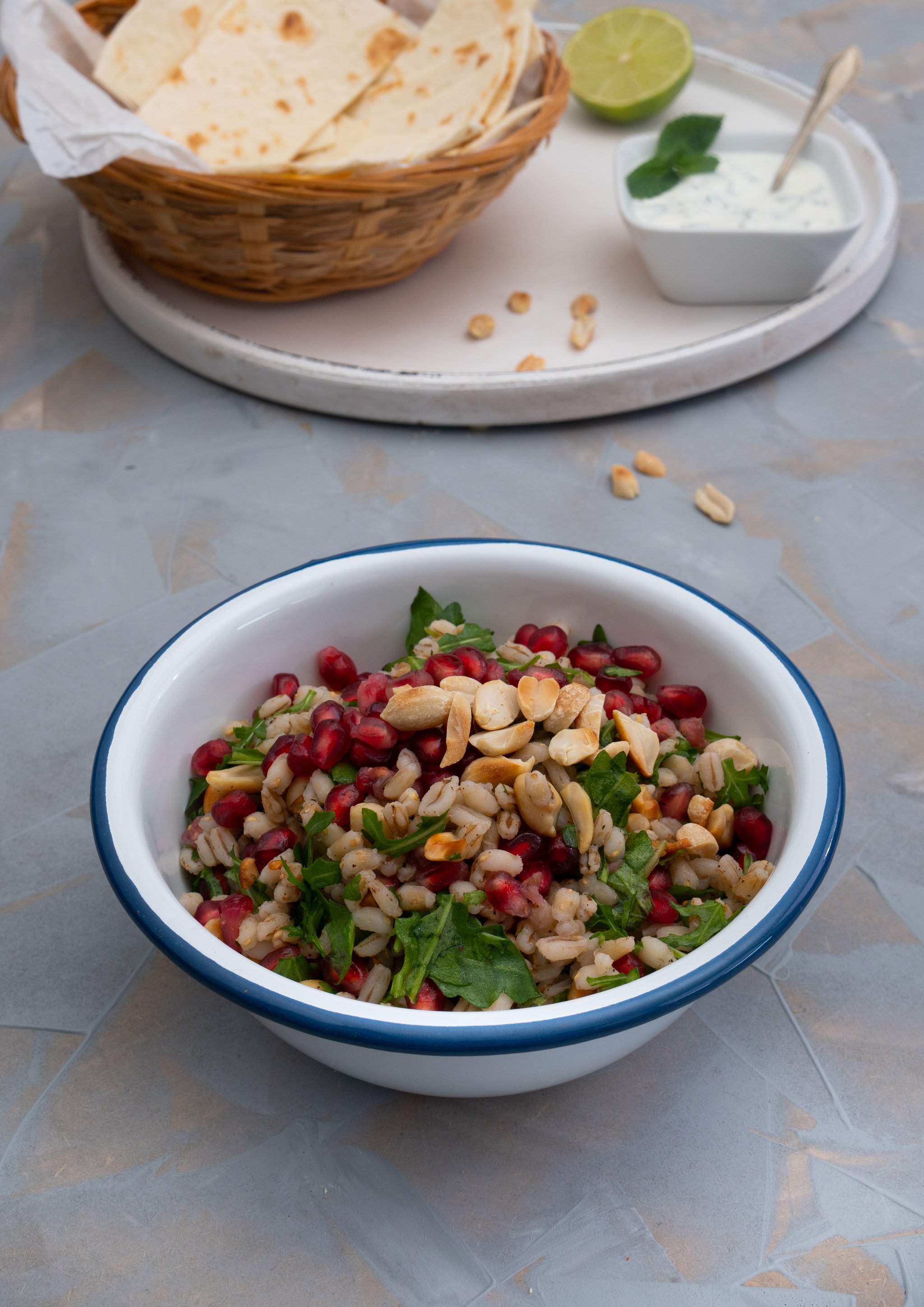 Graupensalat mit Erdnüssen und Granatapfel | Rezept | Kitchen Stories