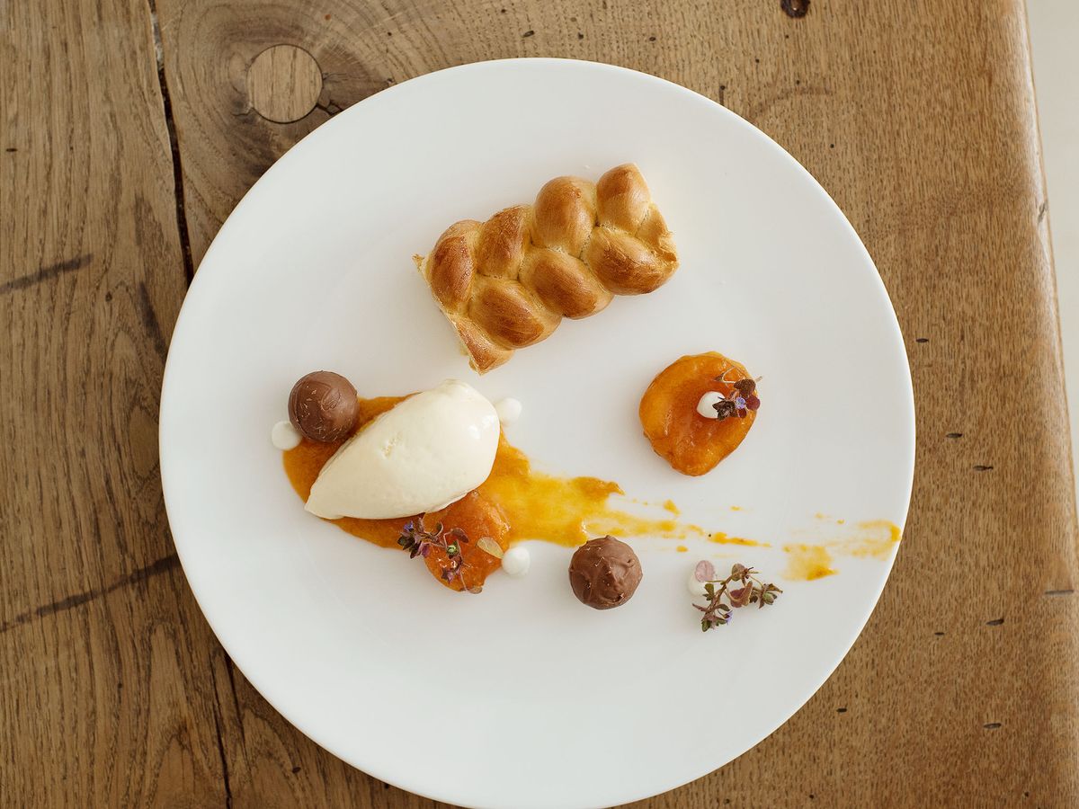 Braided Easter bread with jam | Recipe | Kitchen Stories