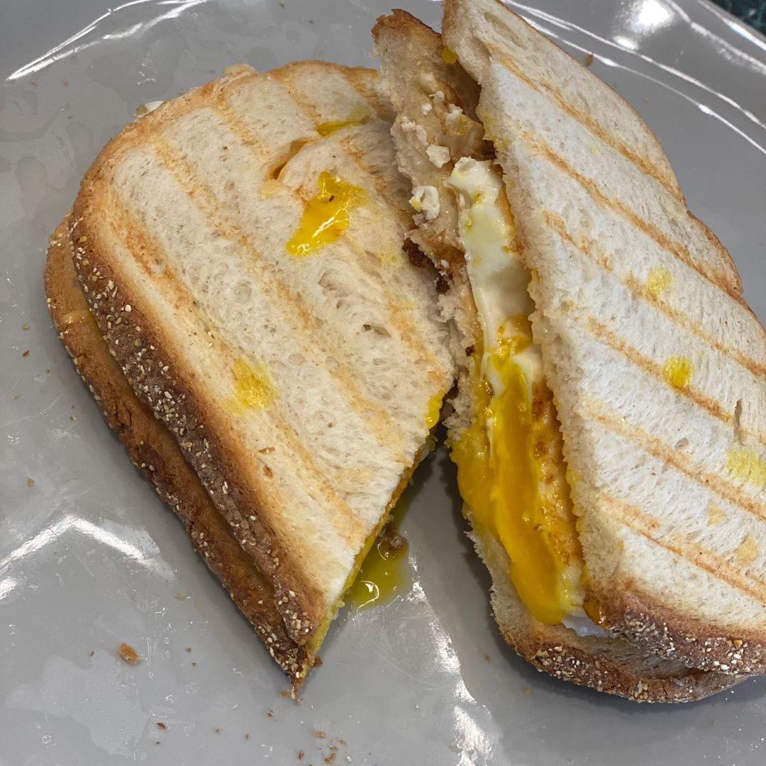 Spicy gilled cheese egg sandwich