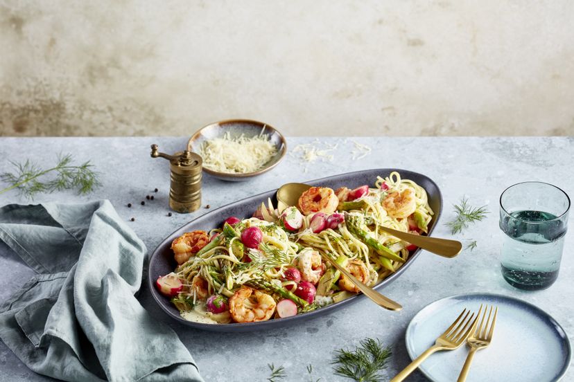 Linguine mit Grapefruit-Limetten-Soße und Spargel