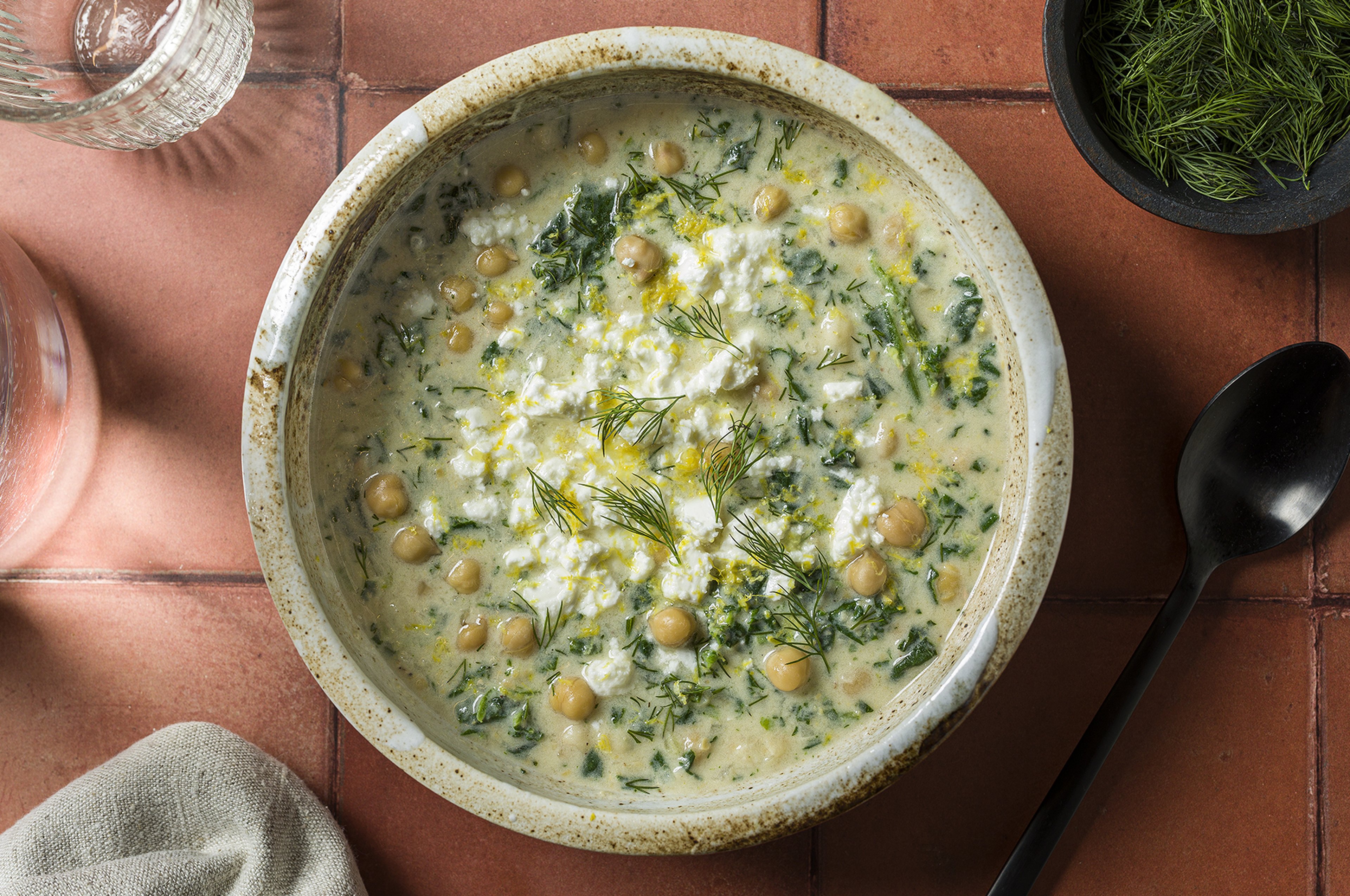 Zitroniger Kichererbsen-Eintopf mit Spinat und Feta