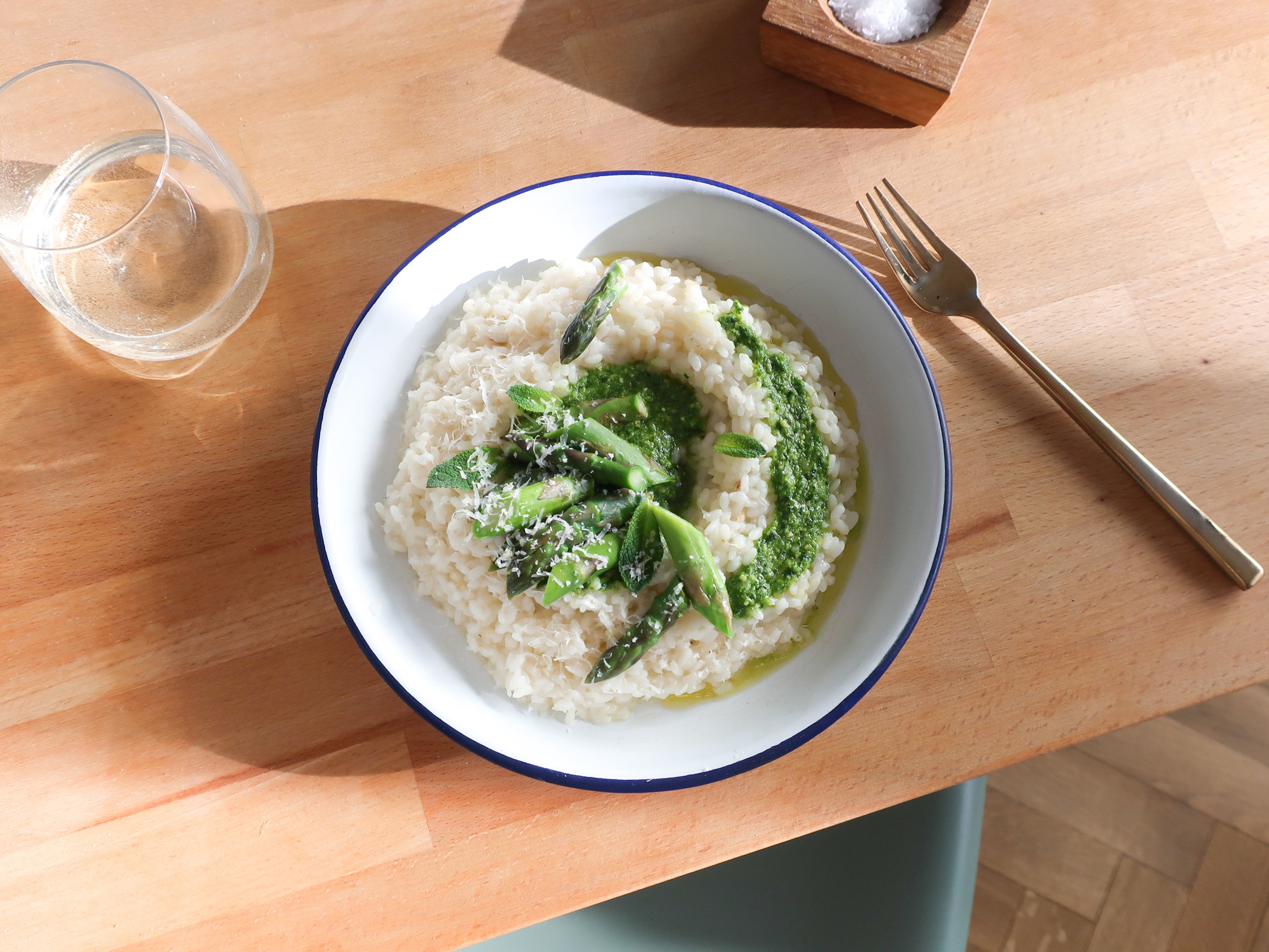 Risotto mit Bärlauch-Öl und grünem Spargel