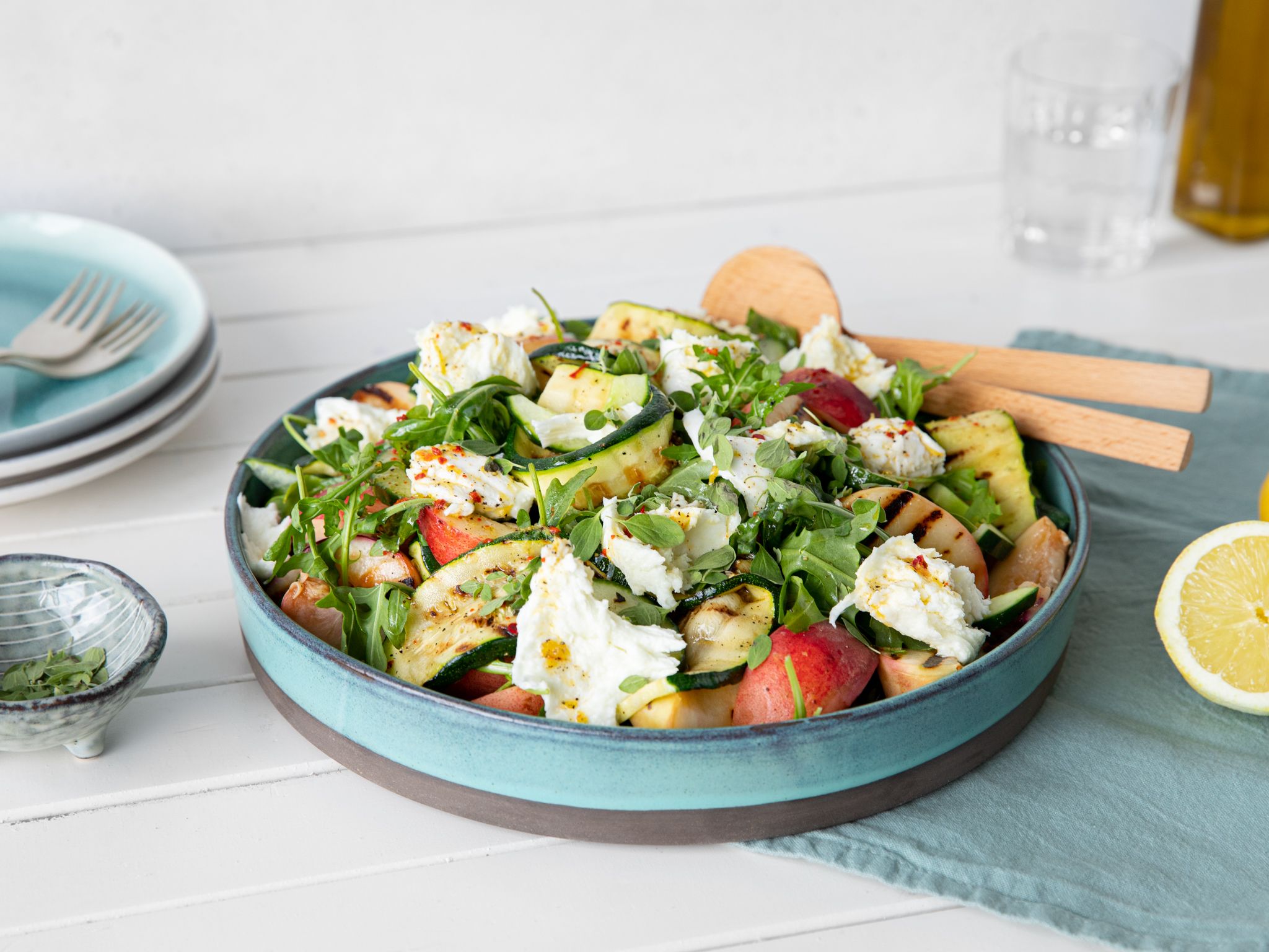 Summer salad with grilled peaches and zucchini | Recipe | Kitchen Stories