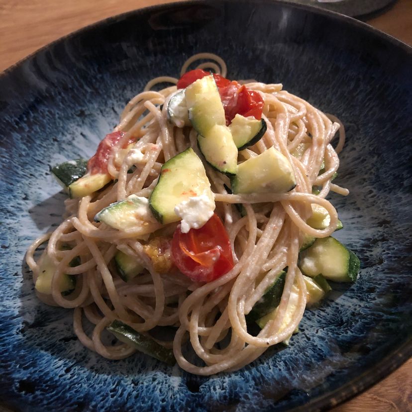 Pasta mit Ofenfeta und Gemüse