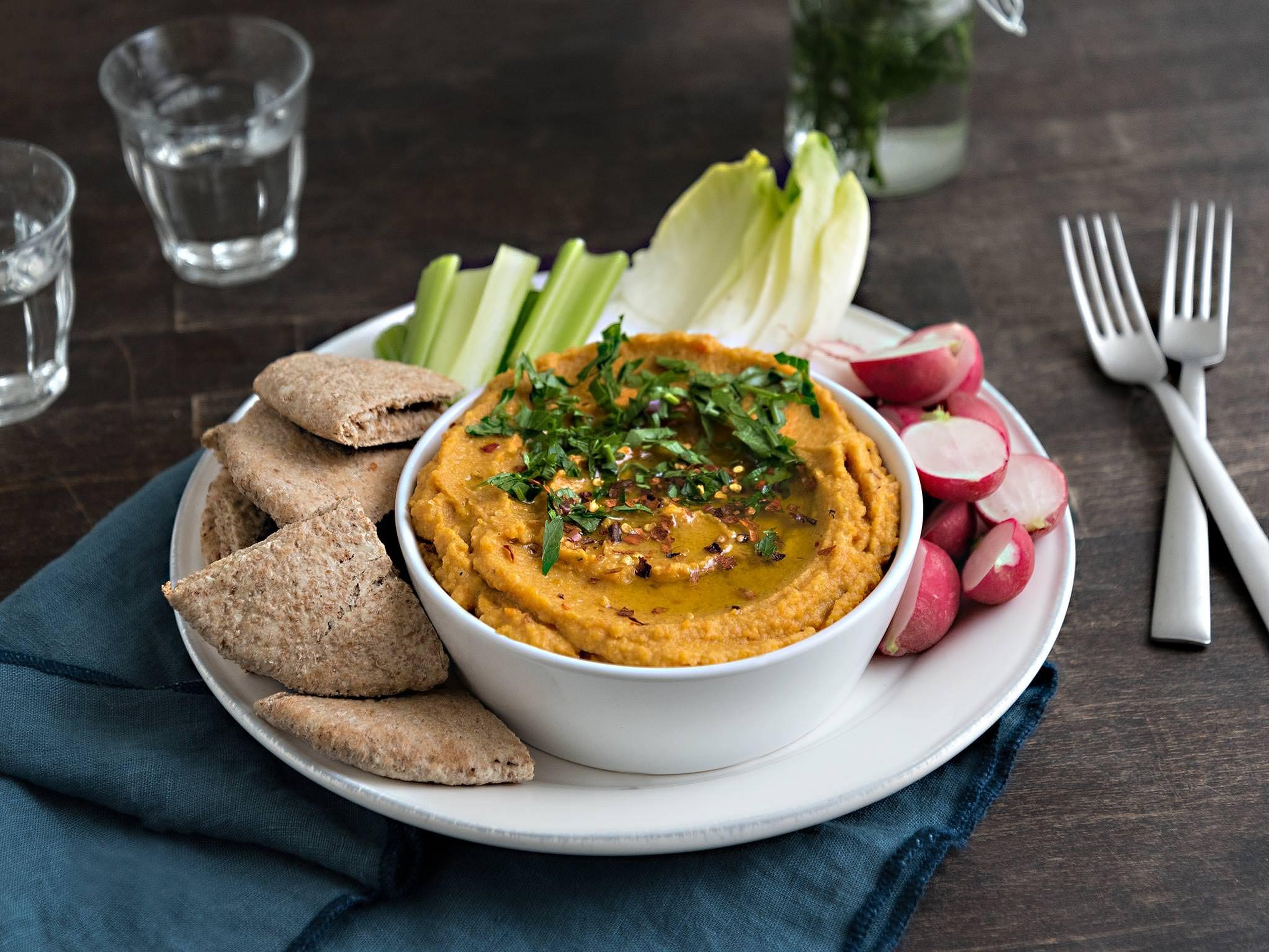 Carrot hummus with pita bread Recipe Kitchen Stories