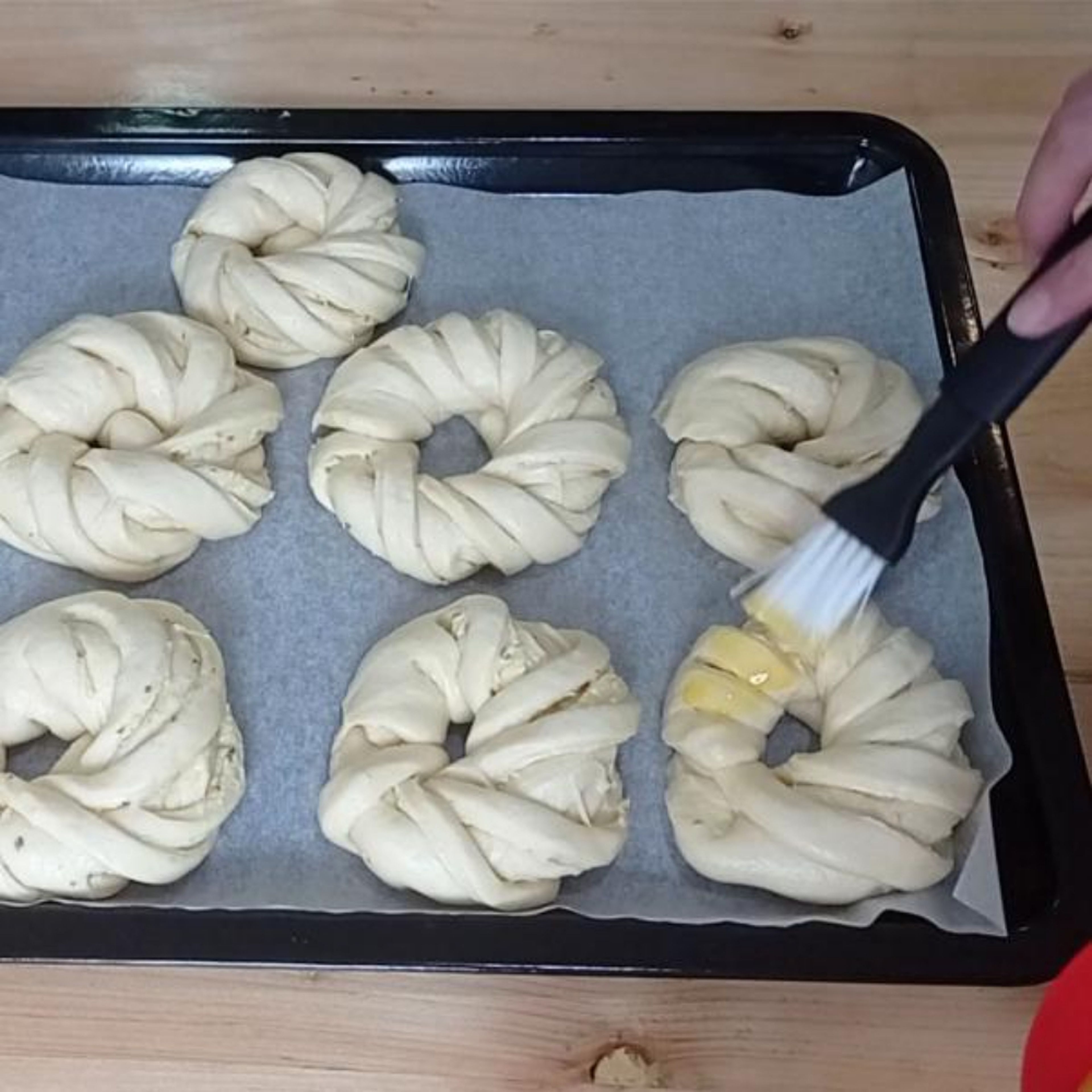 Prepared baking sheet with baking paper. Place them on the prepared baking sheet. Brush with egg wash (1 egg yolk + 1 tbsp milk) and sprinkle with sesame seeds.