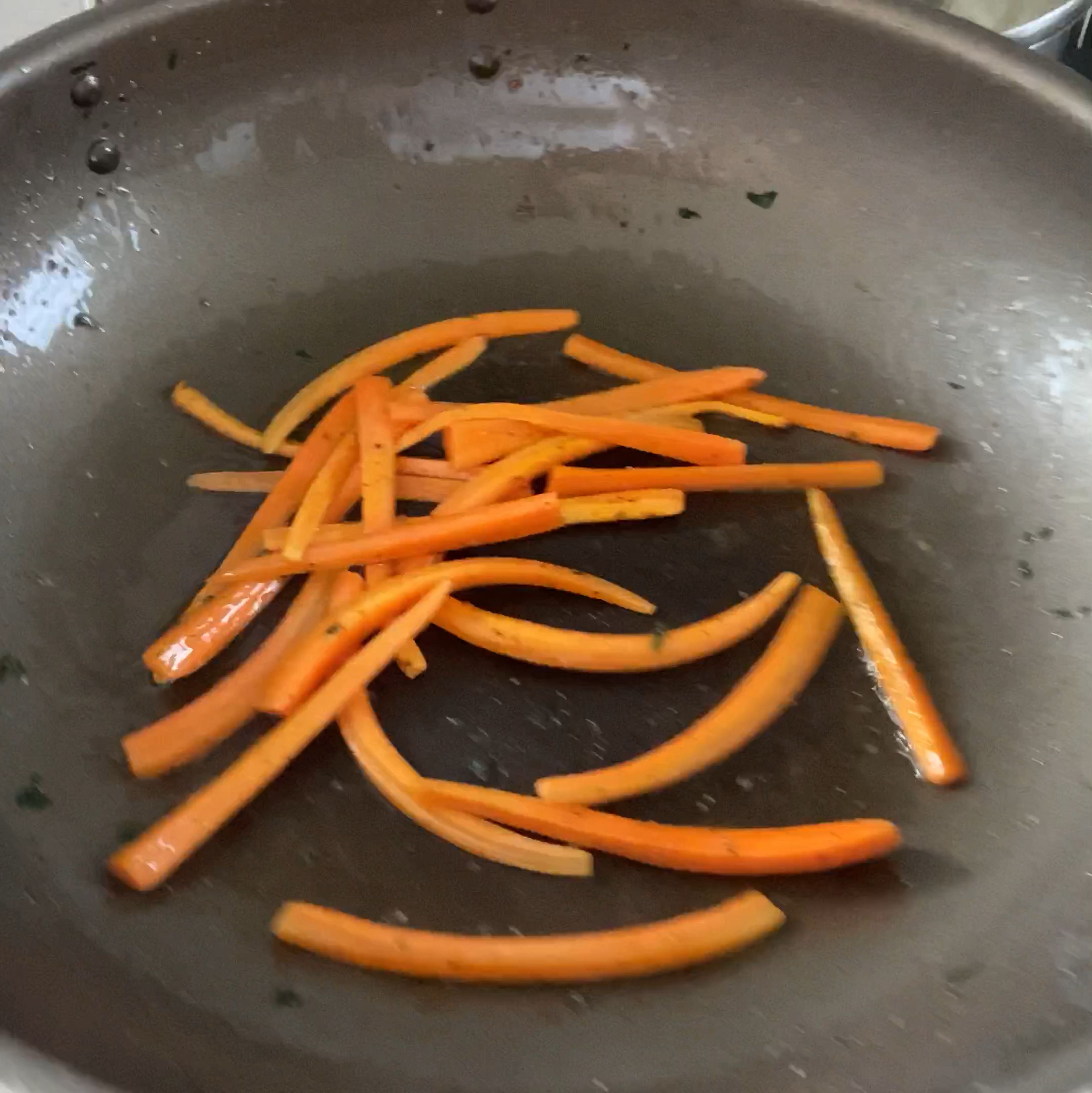 Karotten etwas karamellisieren 