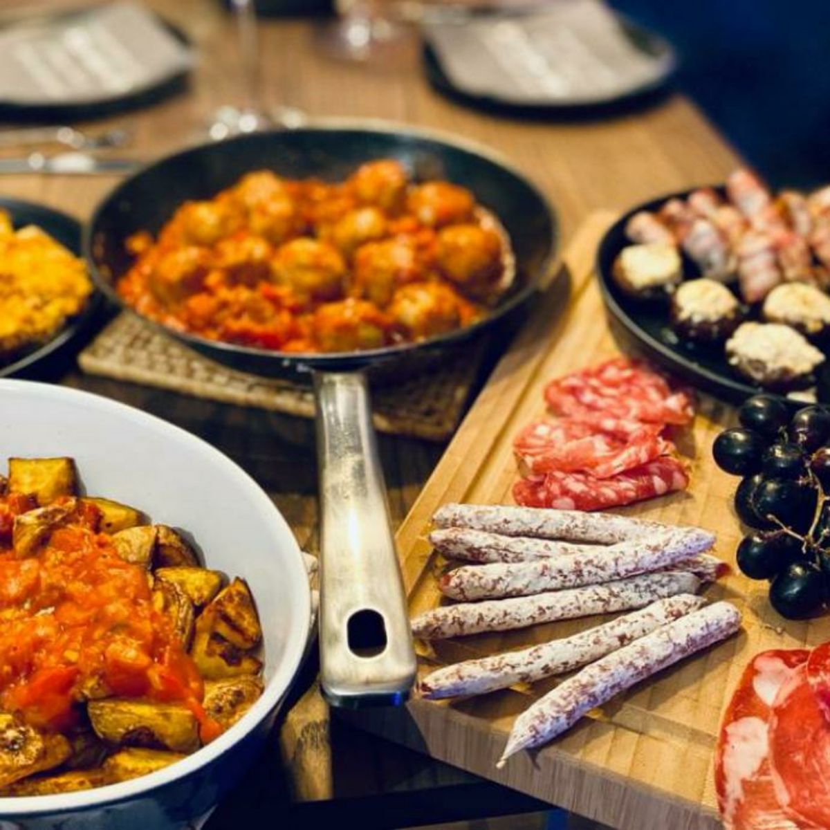 Albondigas (Spanish meatballs) | Recipe | Kitchen Stories