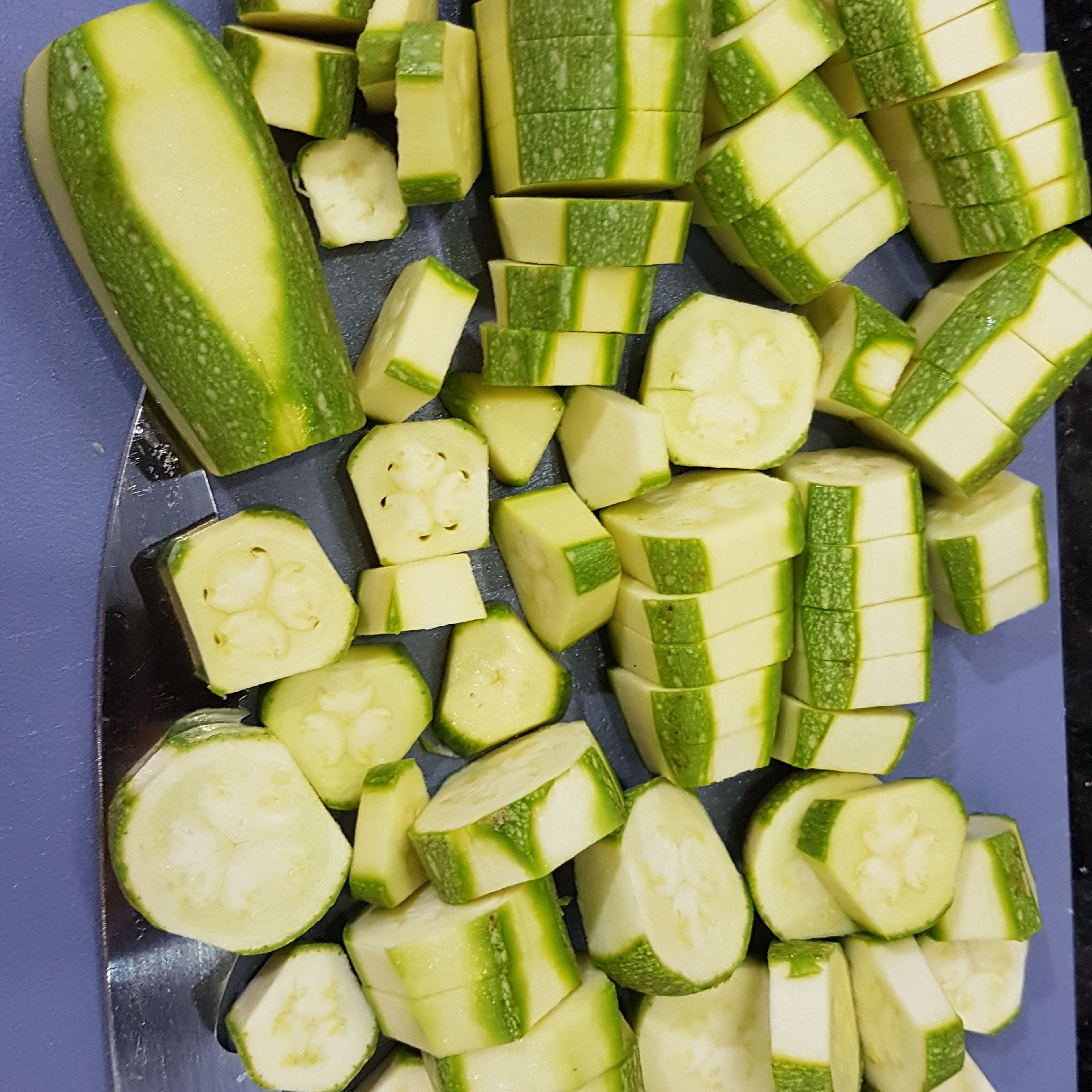 Cut the zucchini into circles. Peeling them is not necessary. Add to the pot and leave on medium heat until halfway done. Stir occasionally.