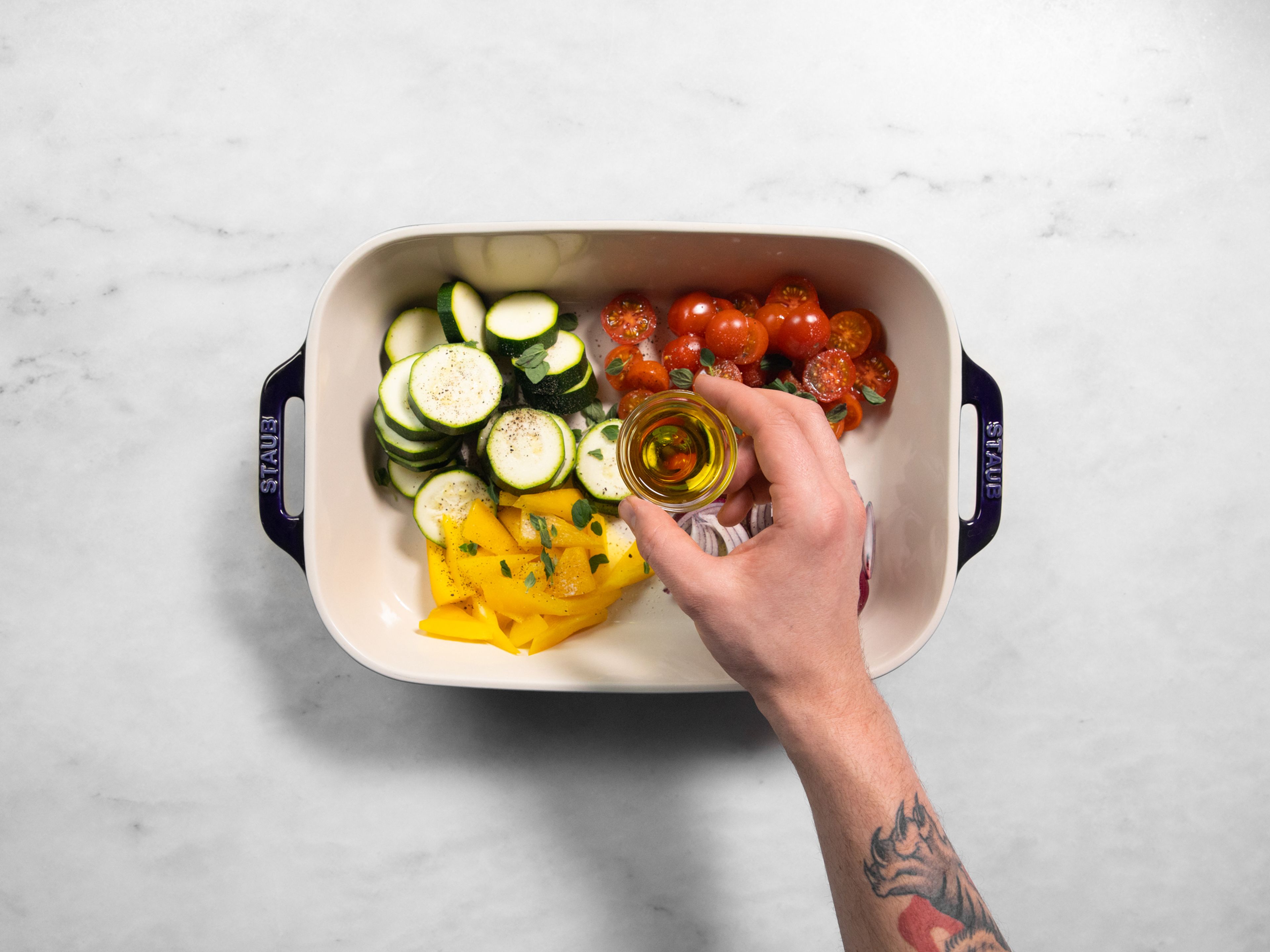 Place vegetables in a baking dish and season with oregano, salt, and pepper. Drizzle olive oil over the top and toss to coat. Transfer to the oven and roast at 180°C/360°F for approx. 15 min.